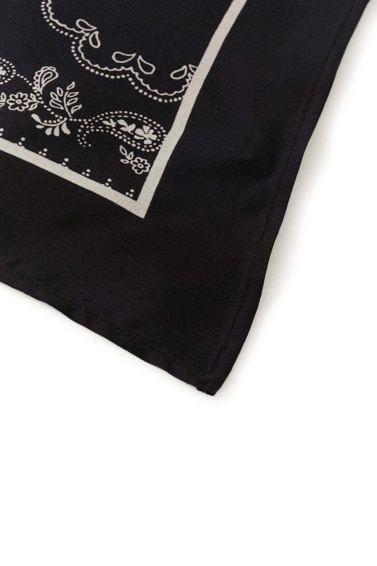 Foulard noir à motif cachemire