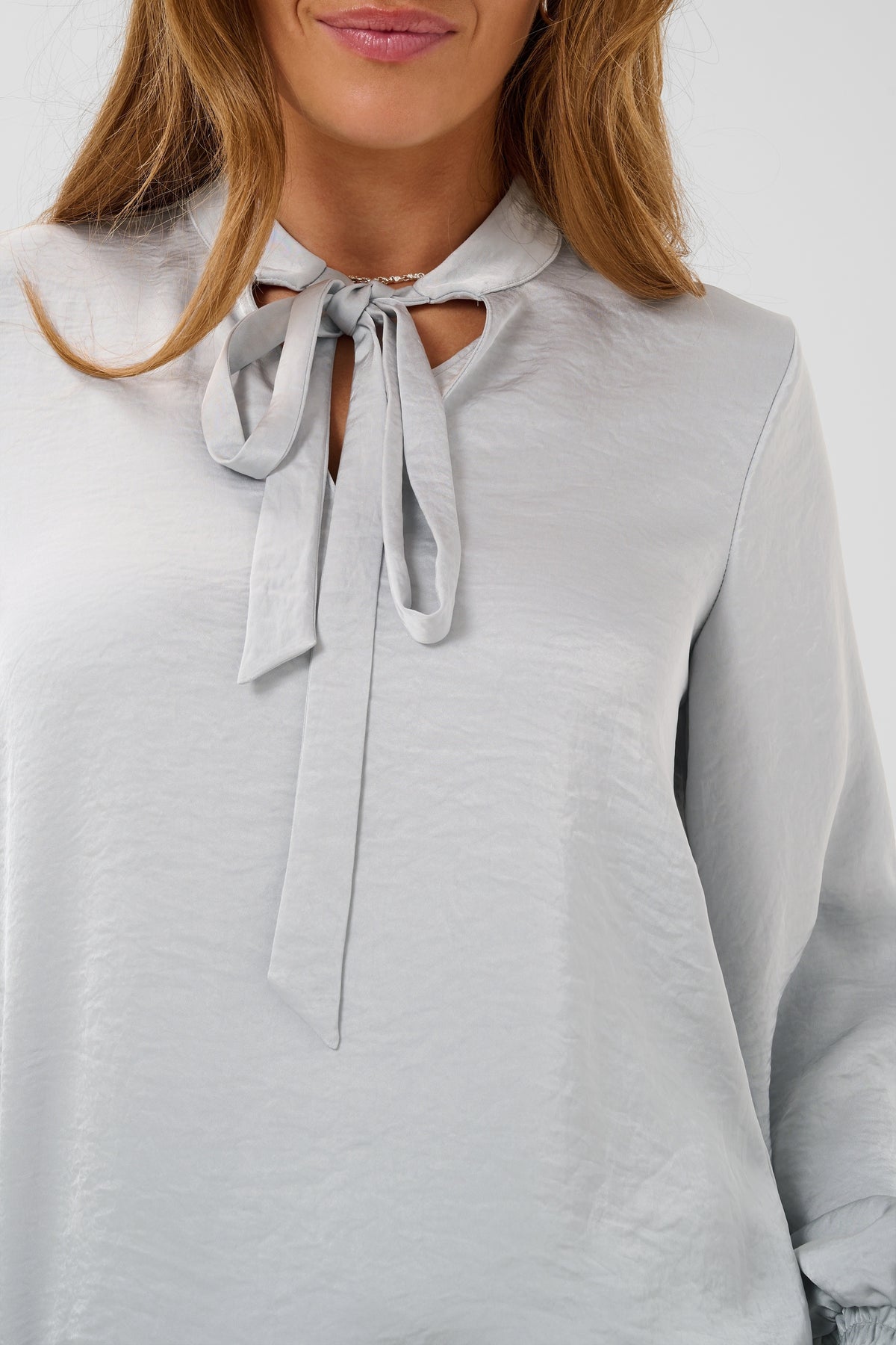 Chemisier gris à col noué KArory