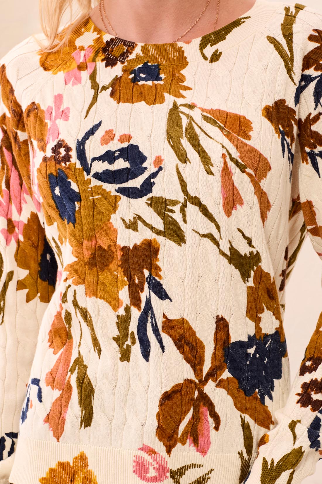 Pull fleuri à torsades