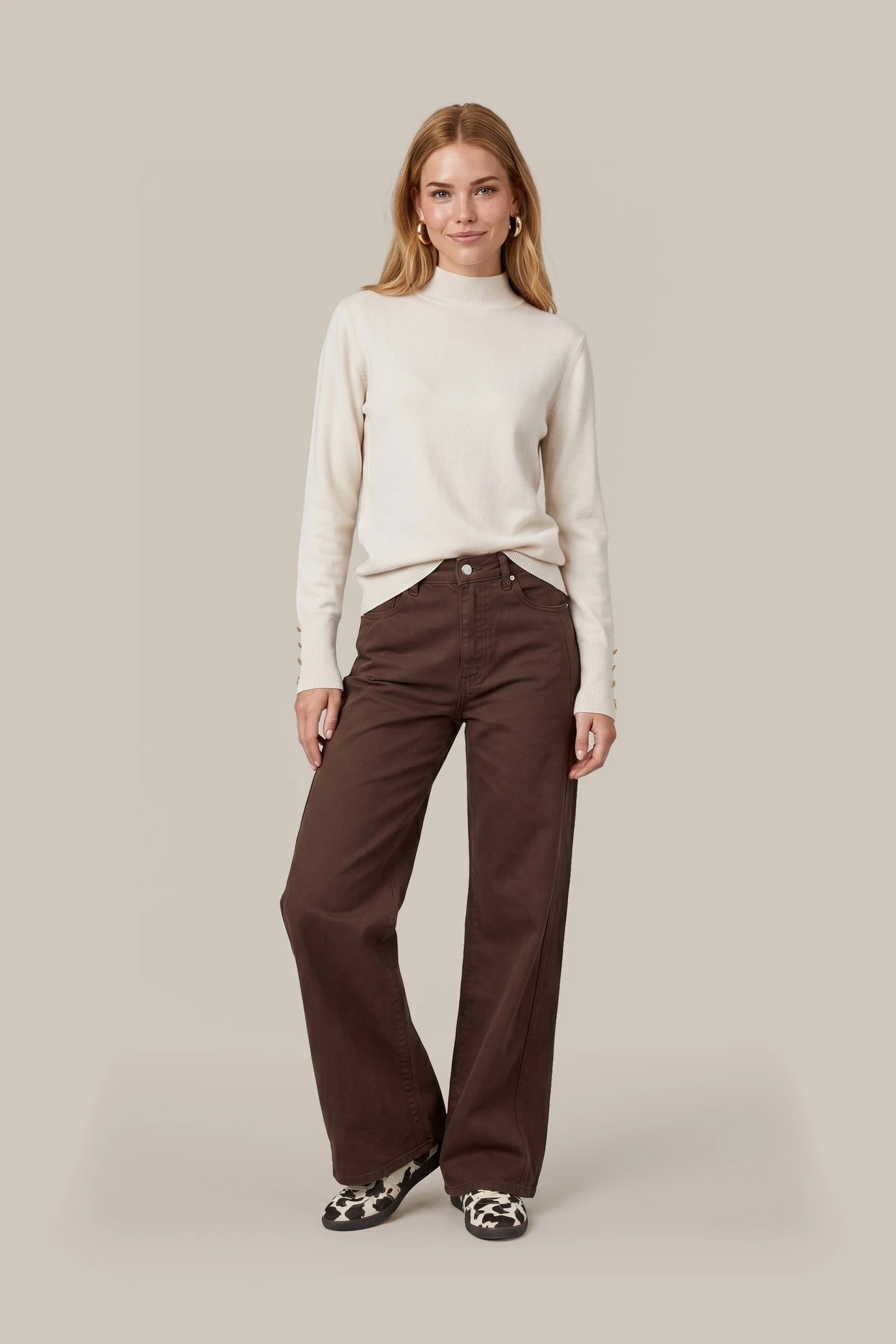 Pull crème à col montant et maille fine