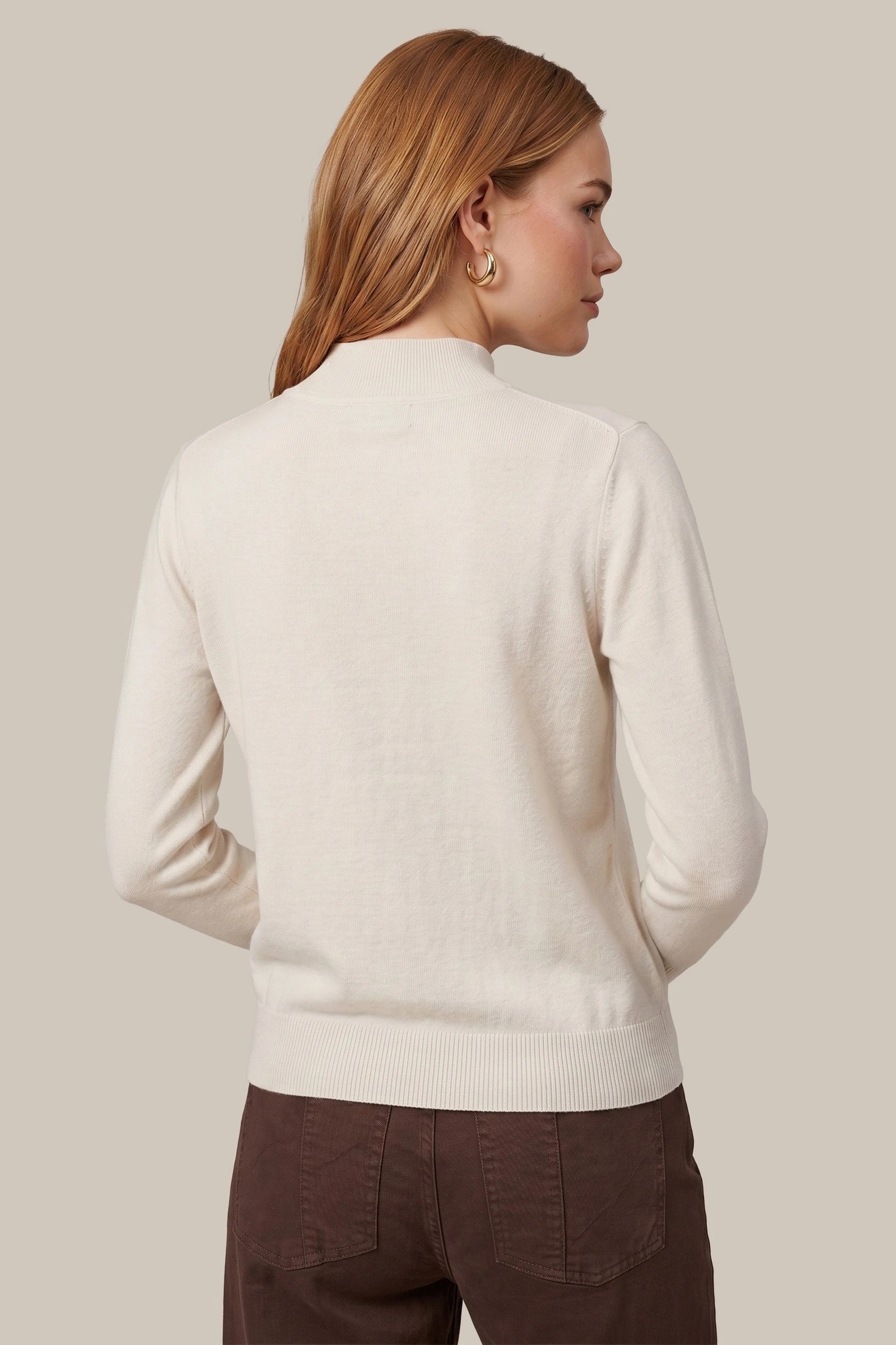 Pull crème à col montant et maille fine