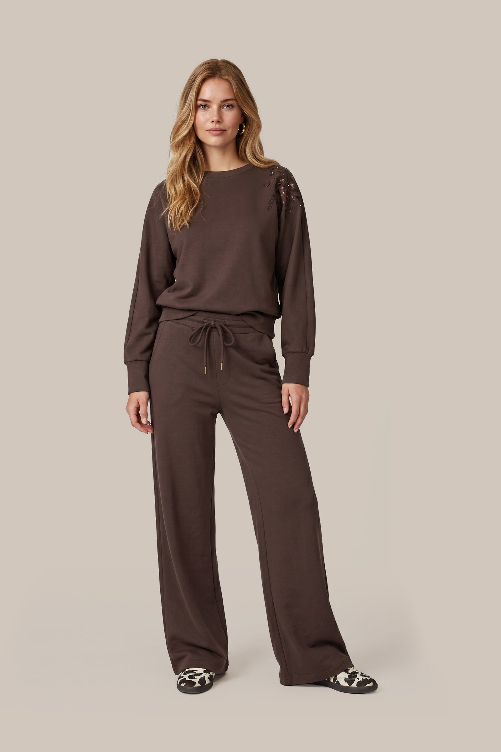 Pantalon large avec cordon doré