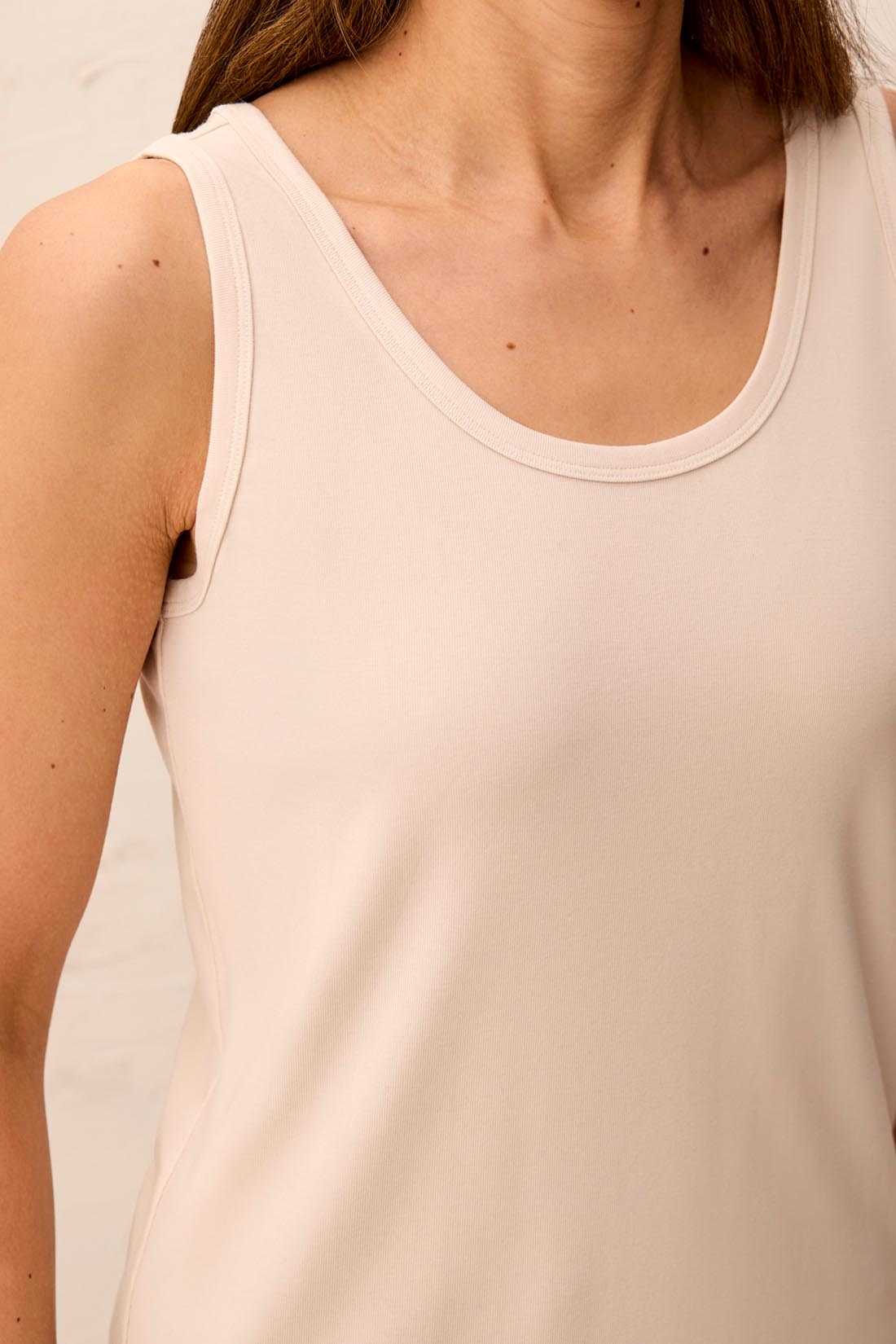 Camisole côtelée à col rond