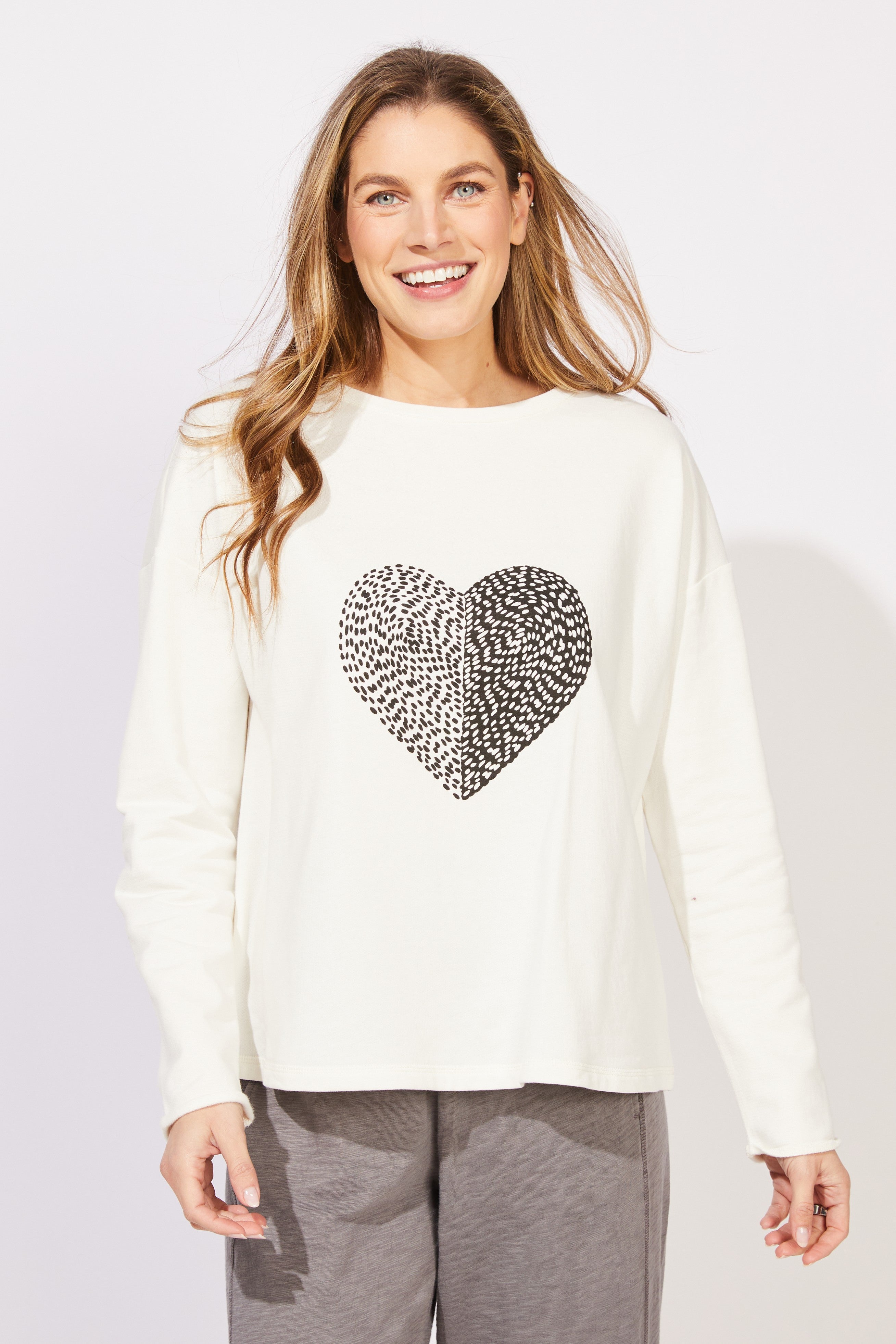 Pull blanc perle avec cœur brodé