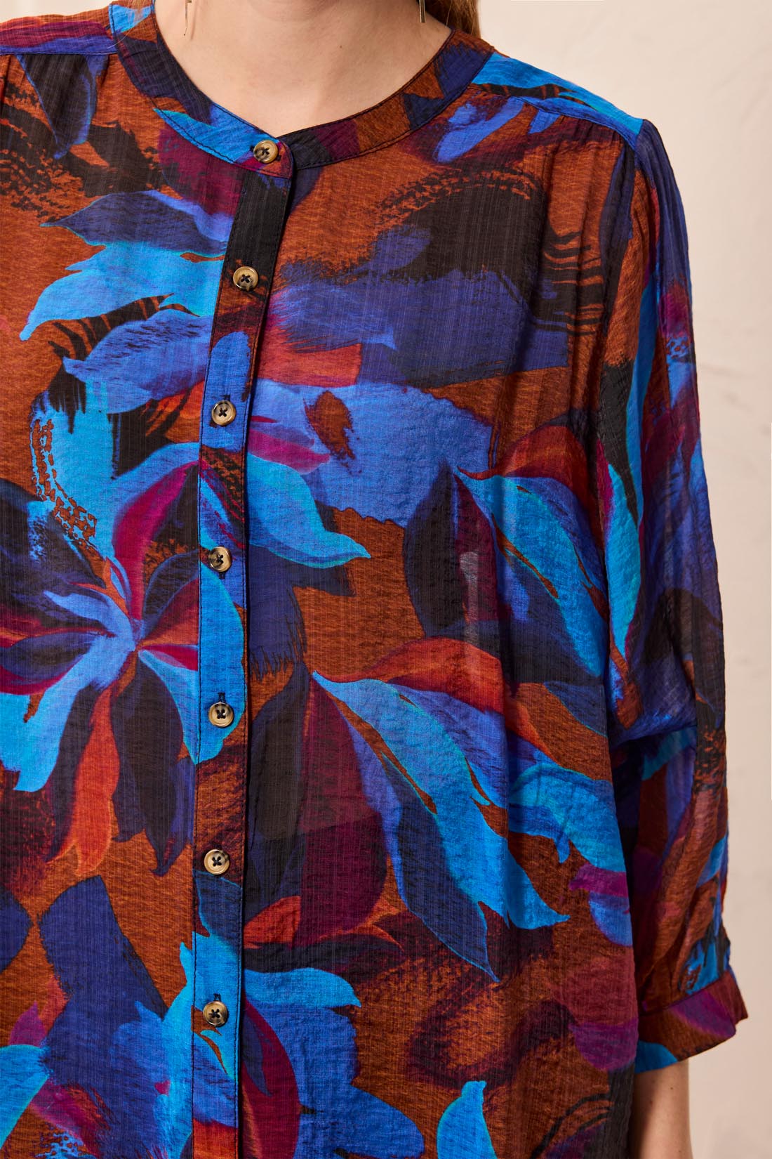 Blouse fleurie bleu vif