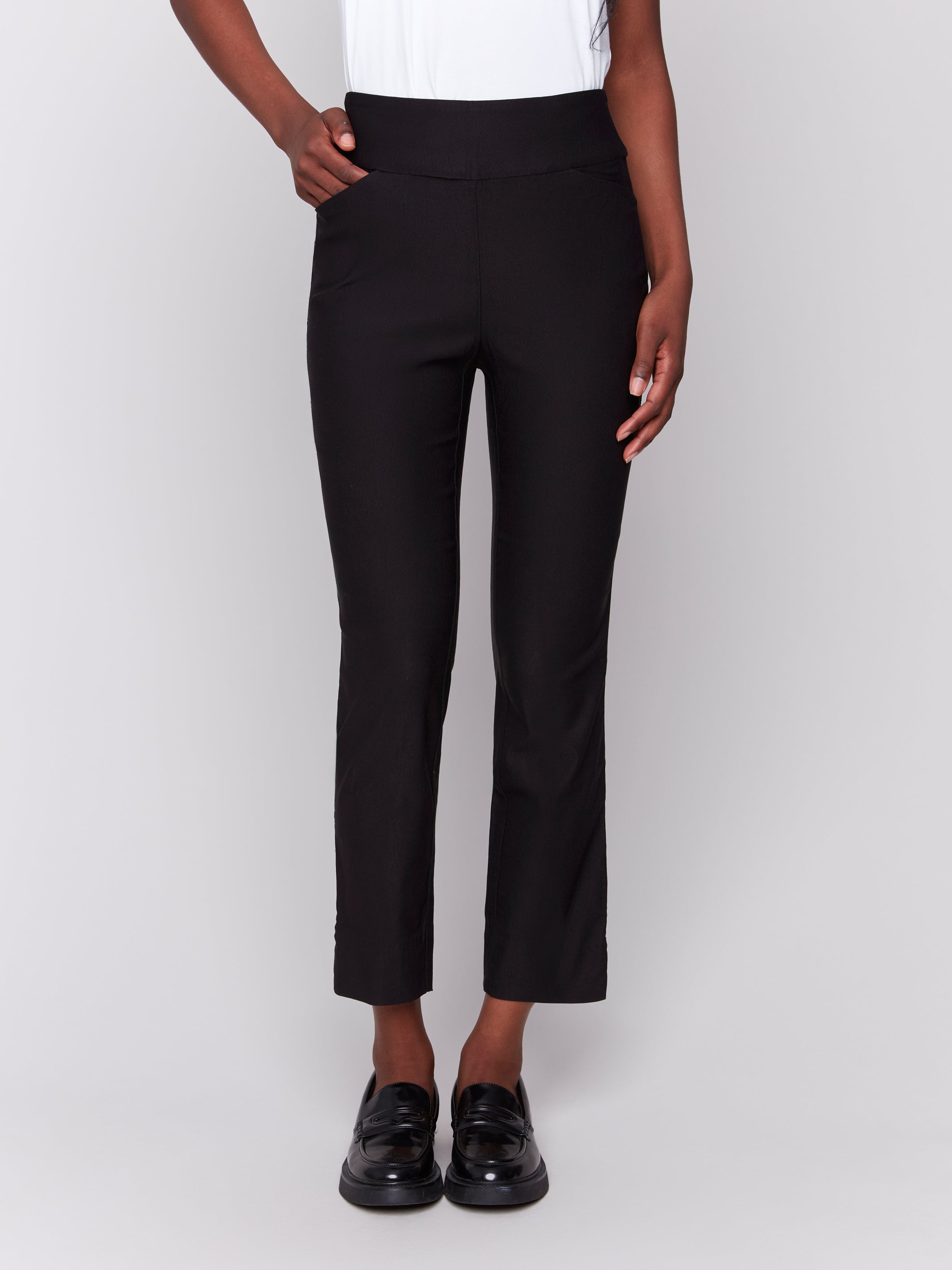 Pantalon noir à la cheville