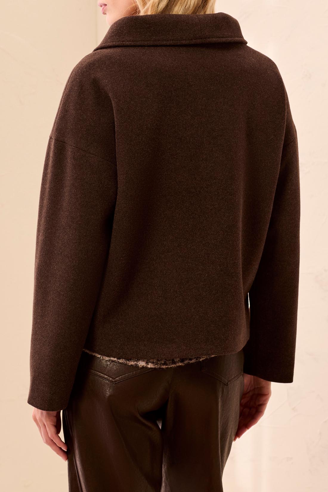 Veste courte en lainage brun chocolat