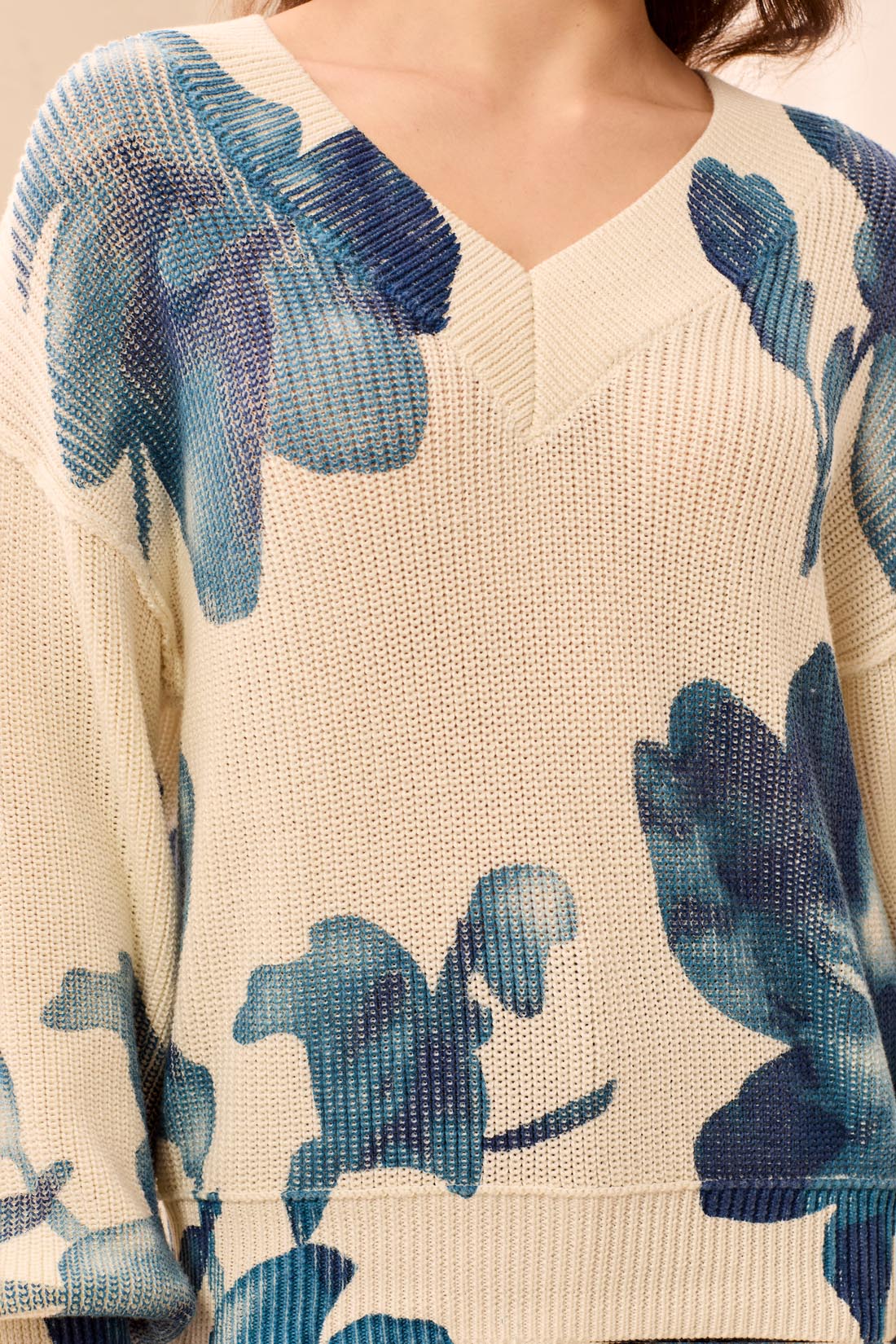 Pull floral aquarelle à manches bouffantes
