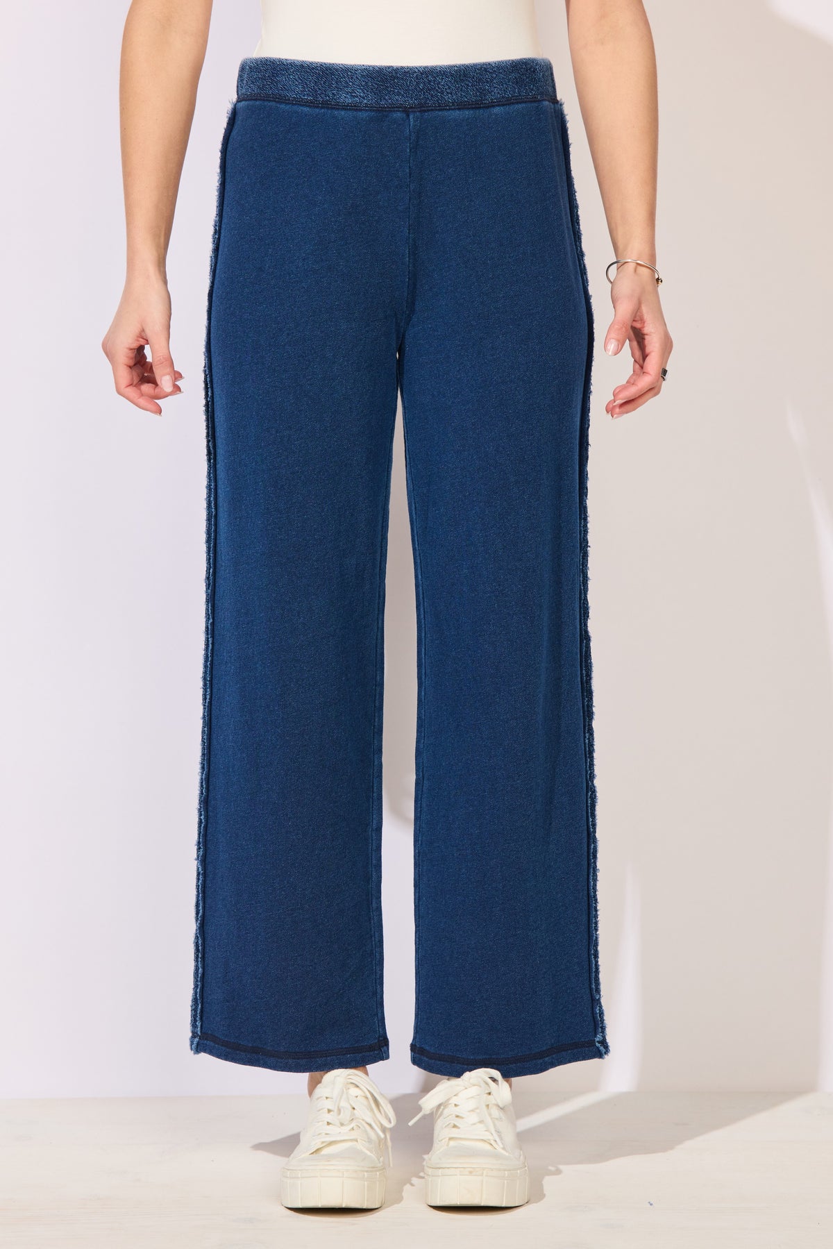 Pantalon avec couture effilochée