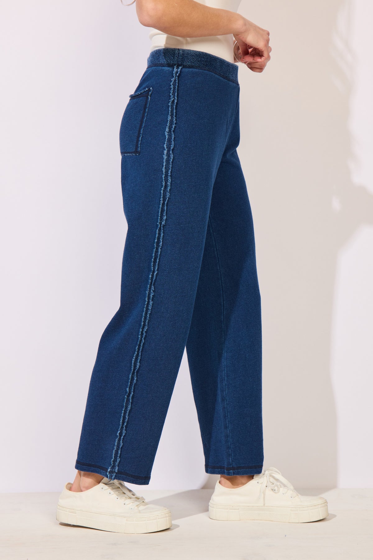 Pantalon avec couture effilochée