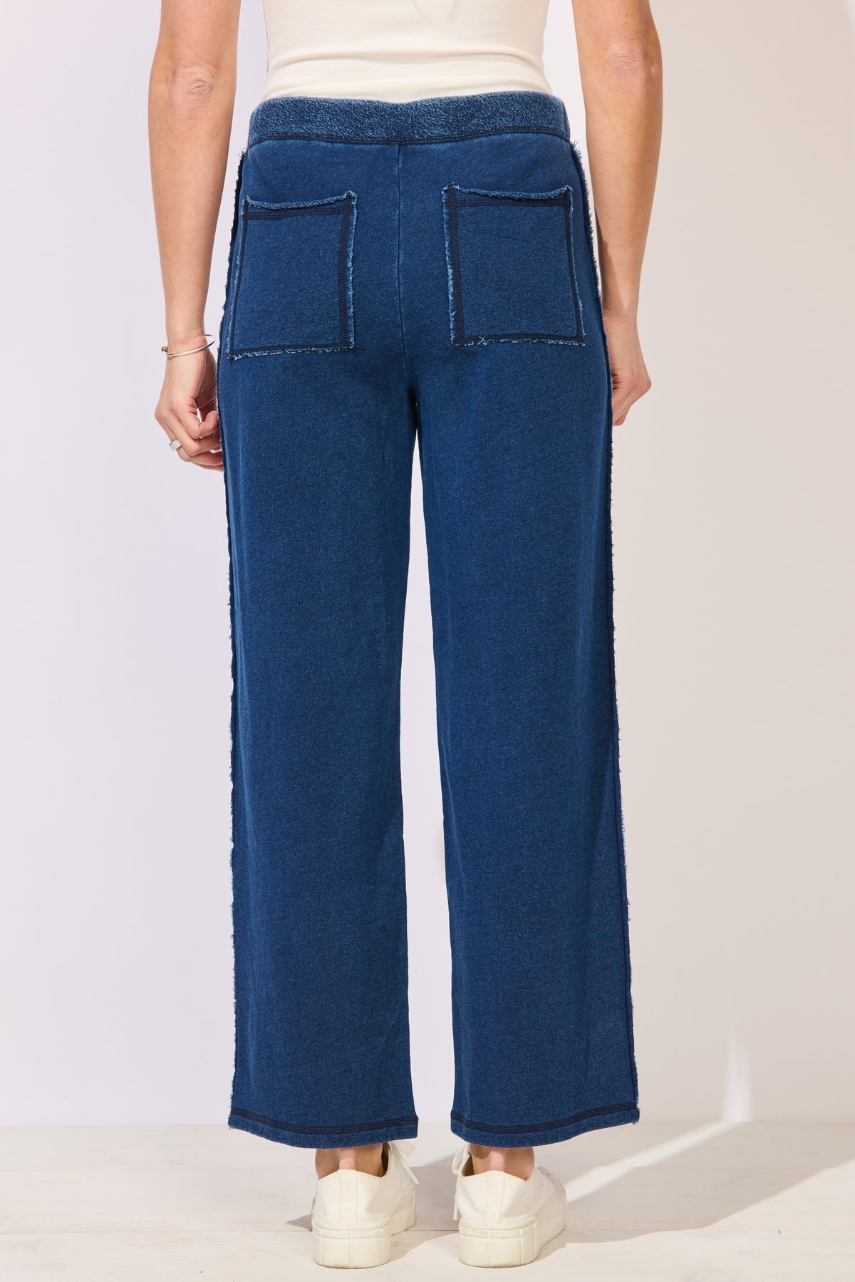 Pantalon avec couture effilochée