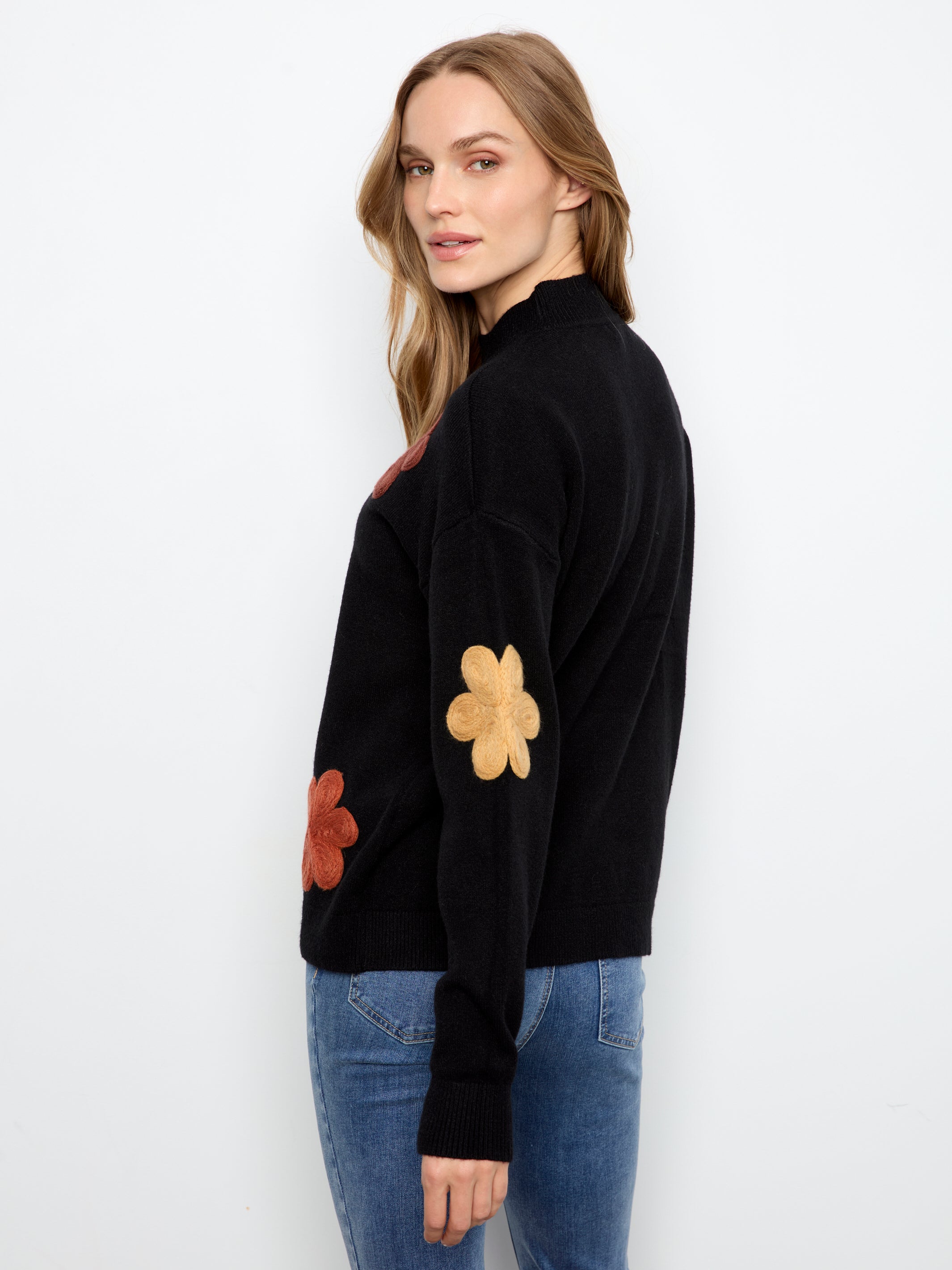 Chandail floral avec appliqué noir