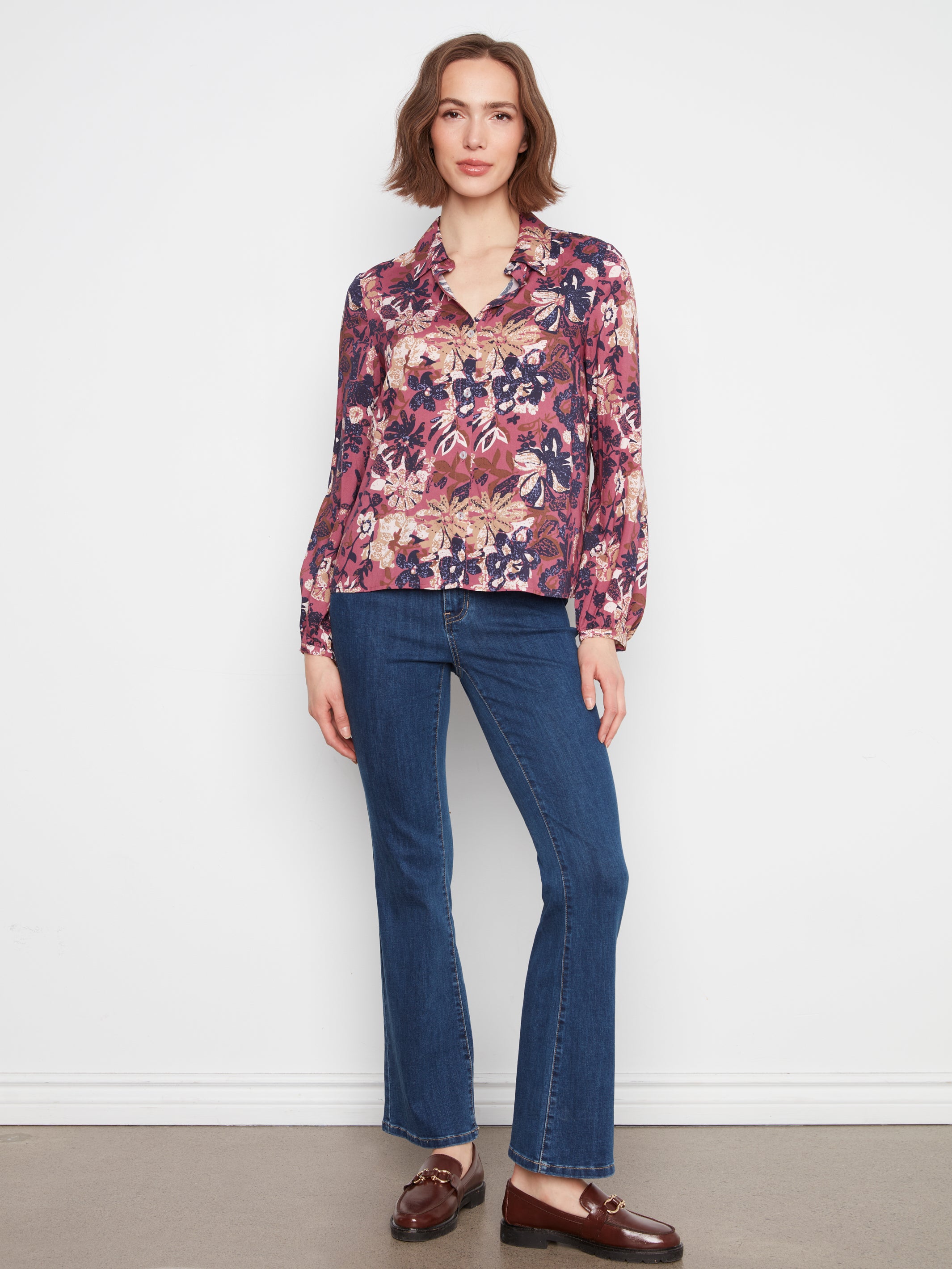 Blouse florale à col en V prune