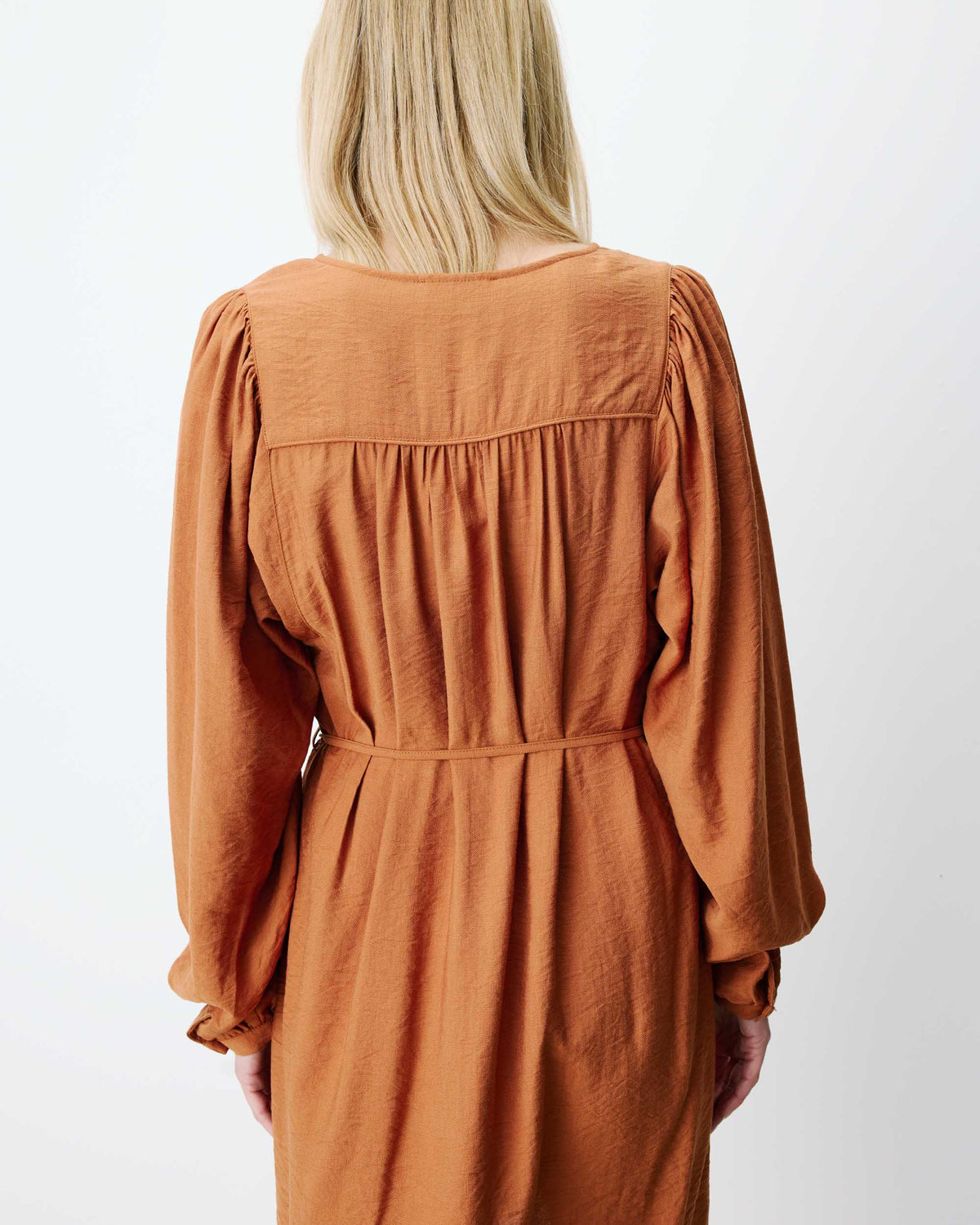 Robe camel à encolure en V Alienor