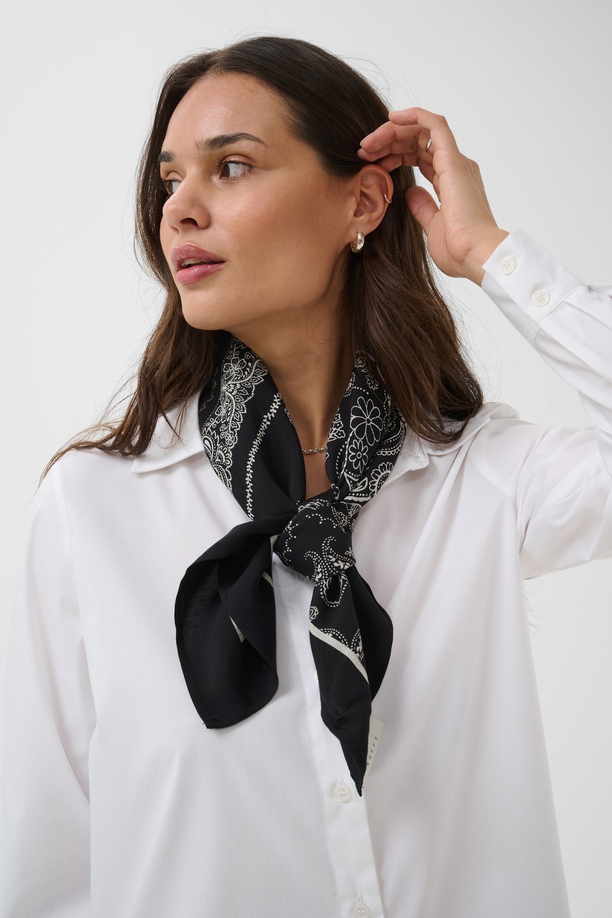 Foulard noir à motif cachemire