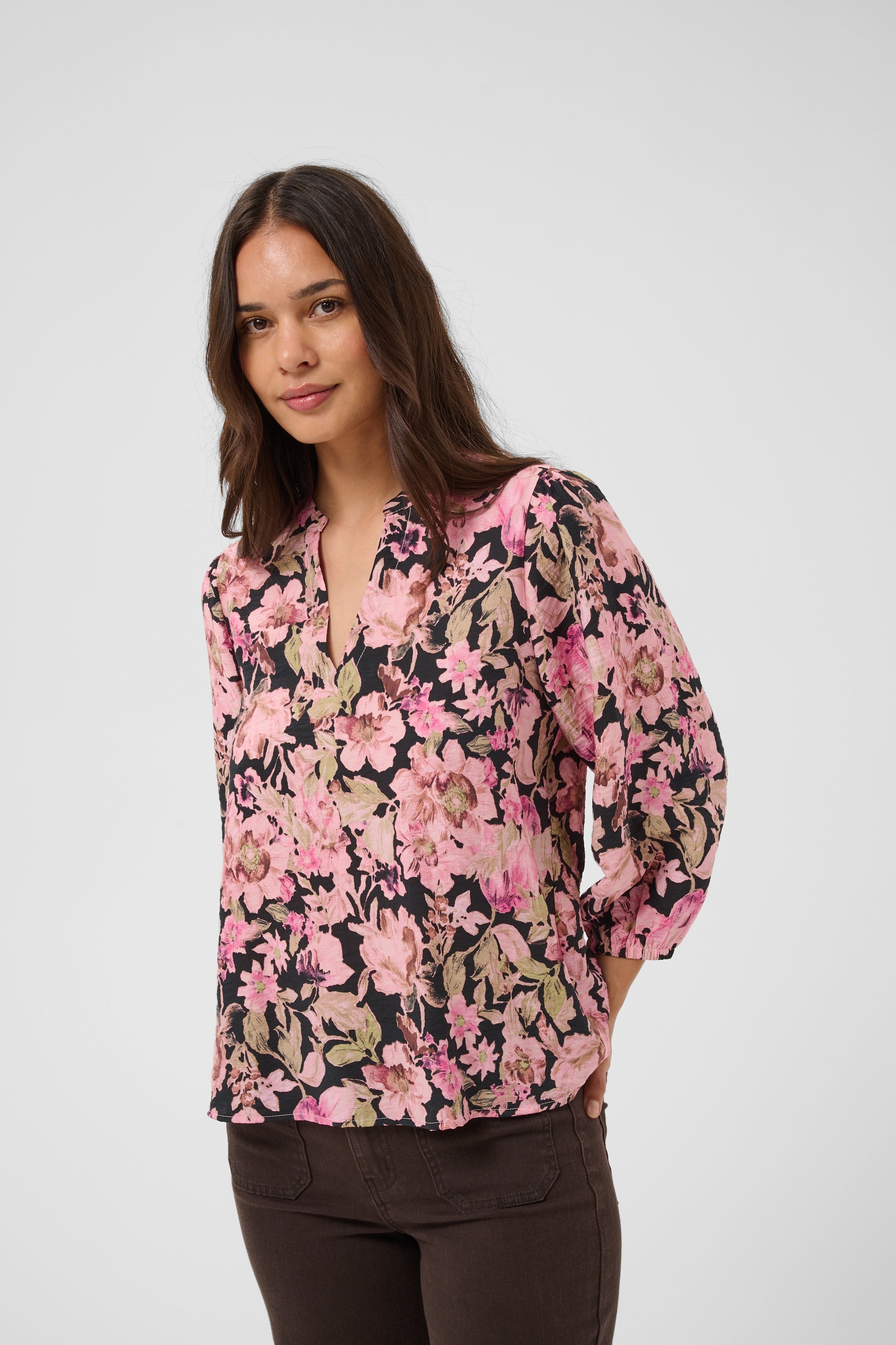 Chemisier fleuri rose et noir