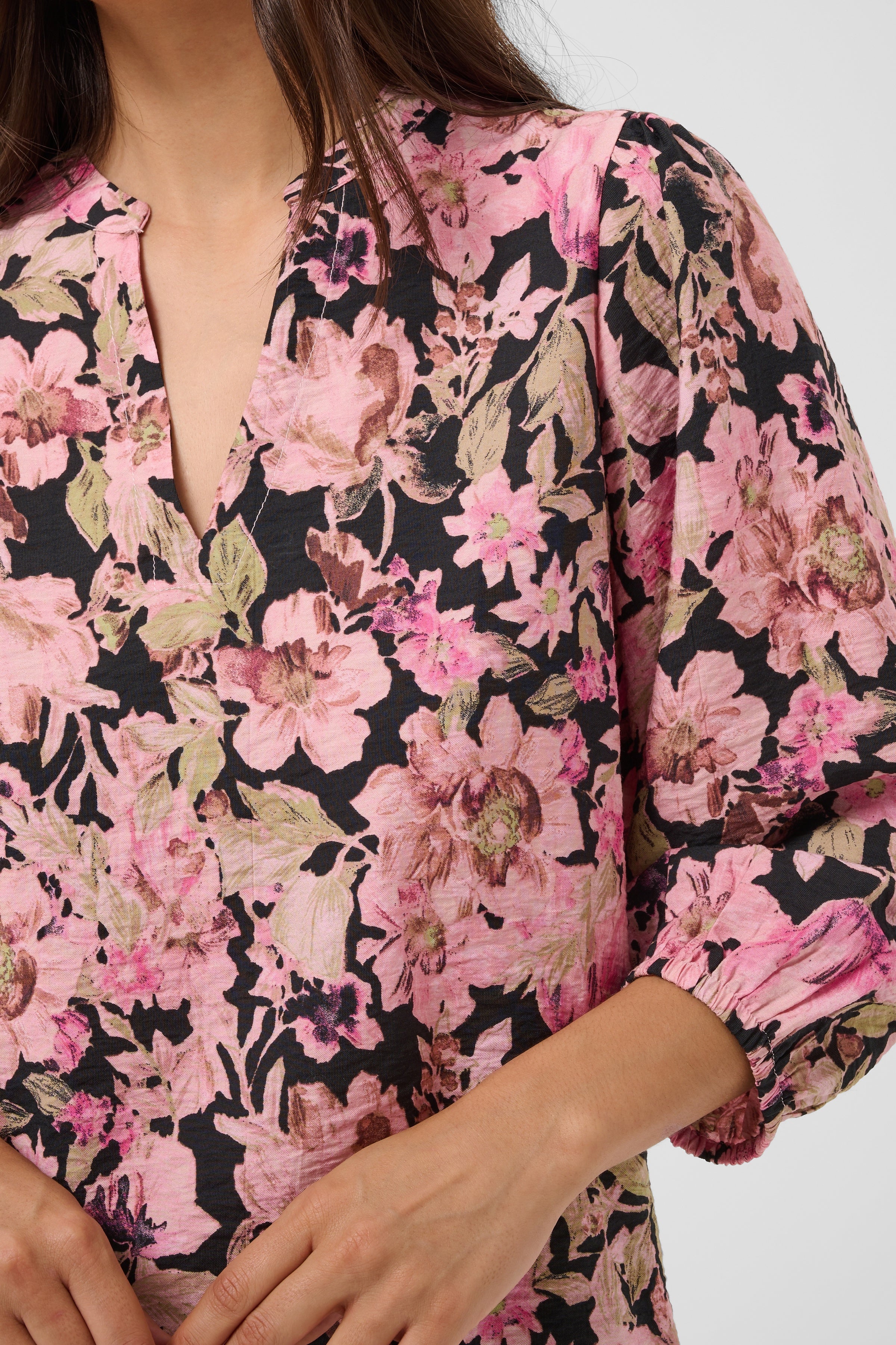 Chemisier fleuri rose et noir
