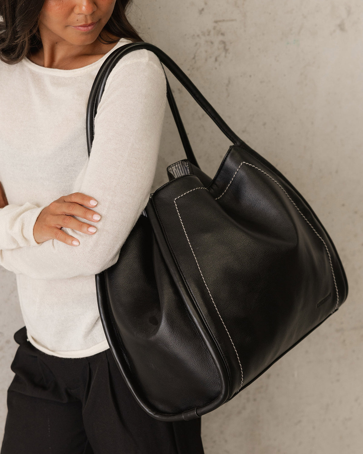 Grand sac en cuir végan noir