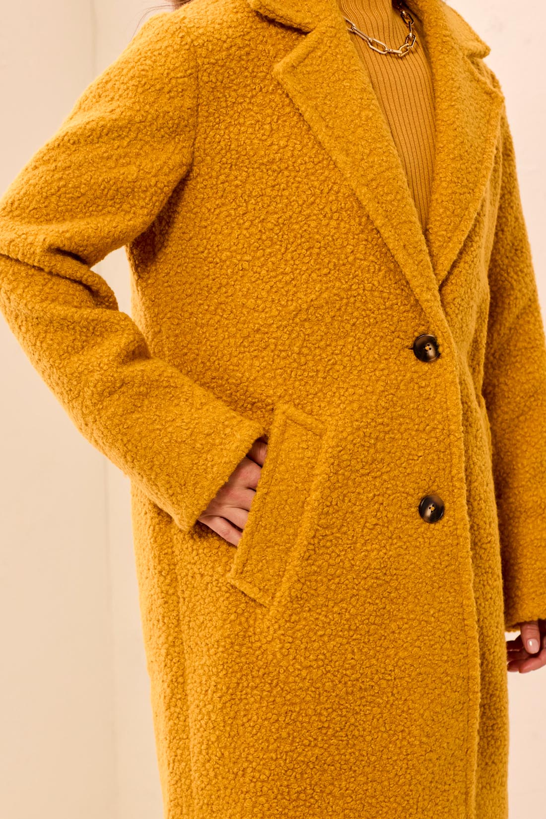 Manteau bouclé ambre
