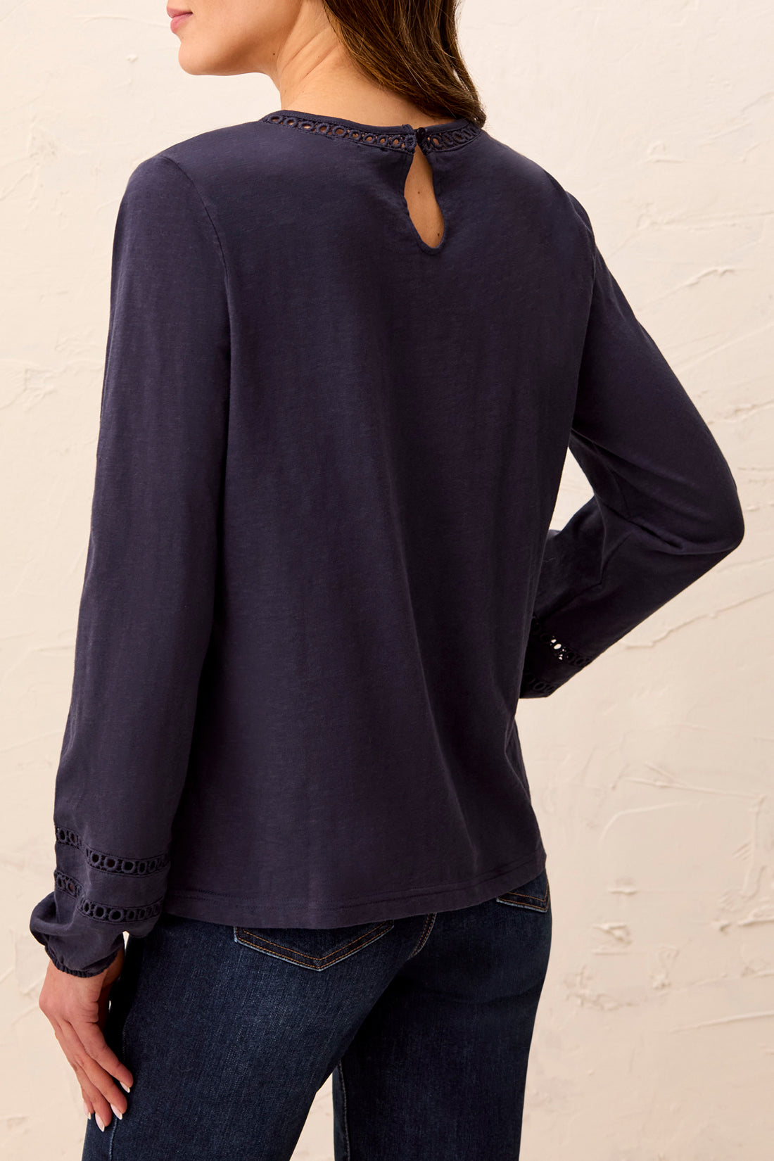 Haut à broderie et manches bouffantes