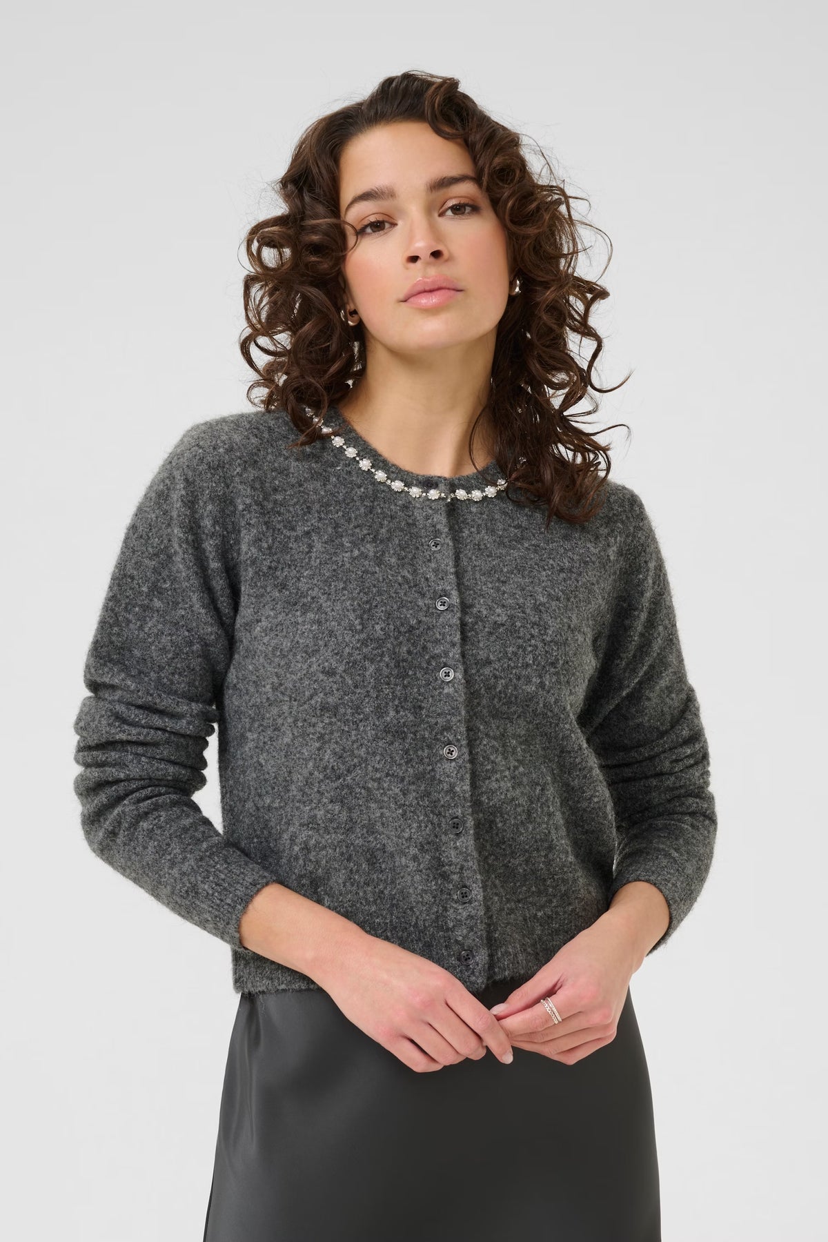 KA Roxy Cardigan encolure ronde ornée de détails raffinés