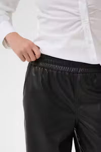 Pantalon noir en simili cuir KAarense