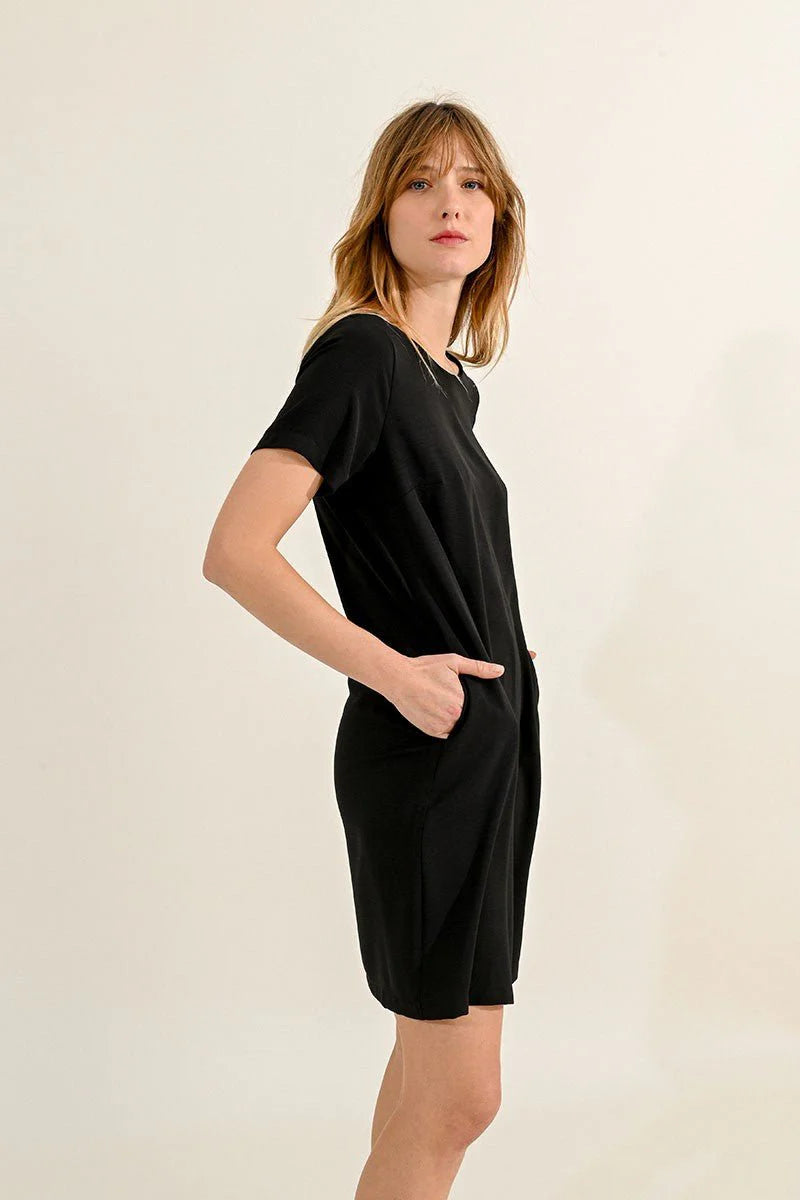 MB Robe classique noire Atours du monde