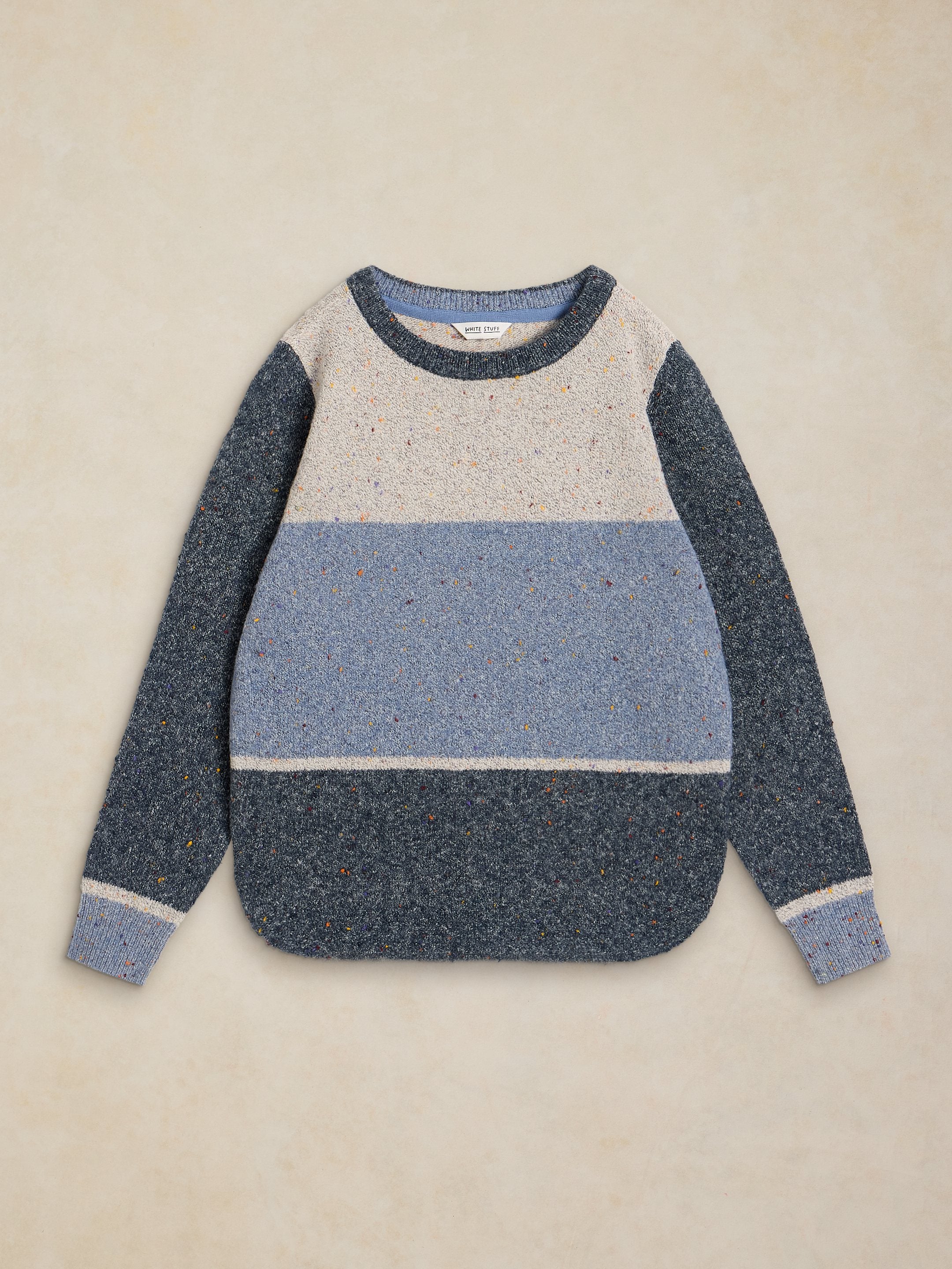 Pull bleu avec blocs de couleur