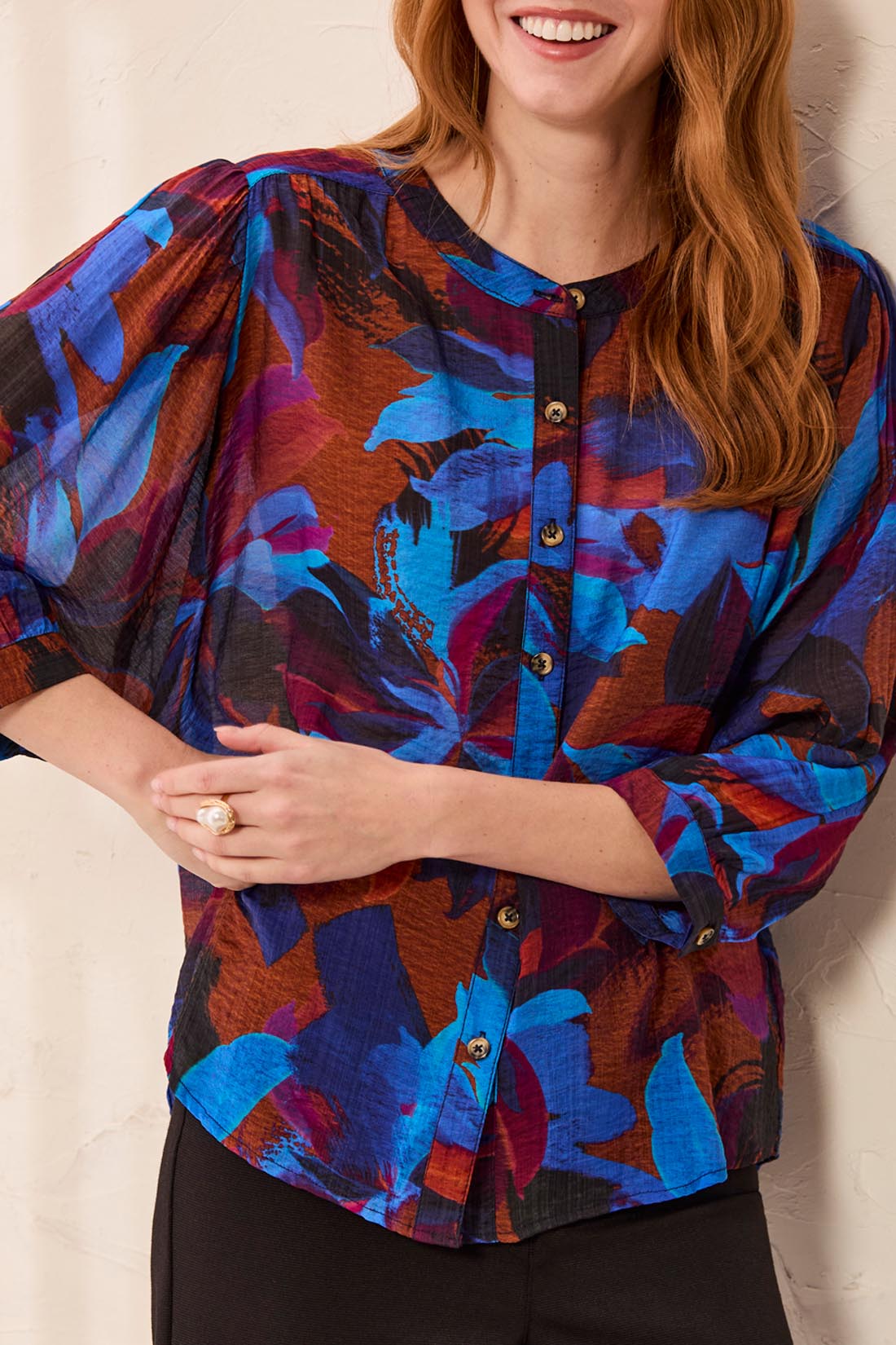 Blouse fleurie bleu vif