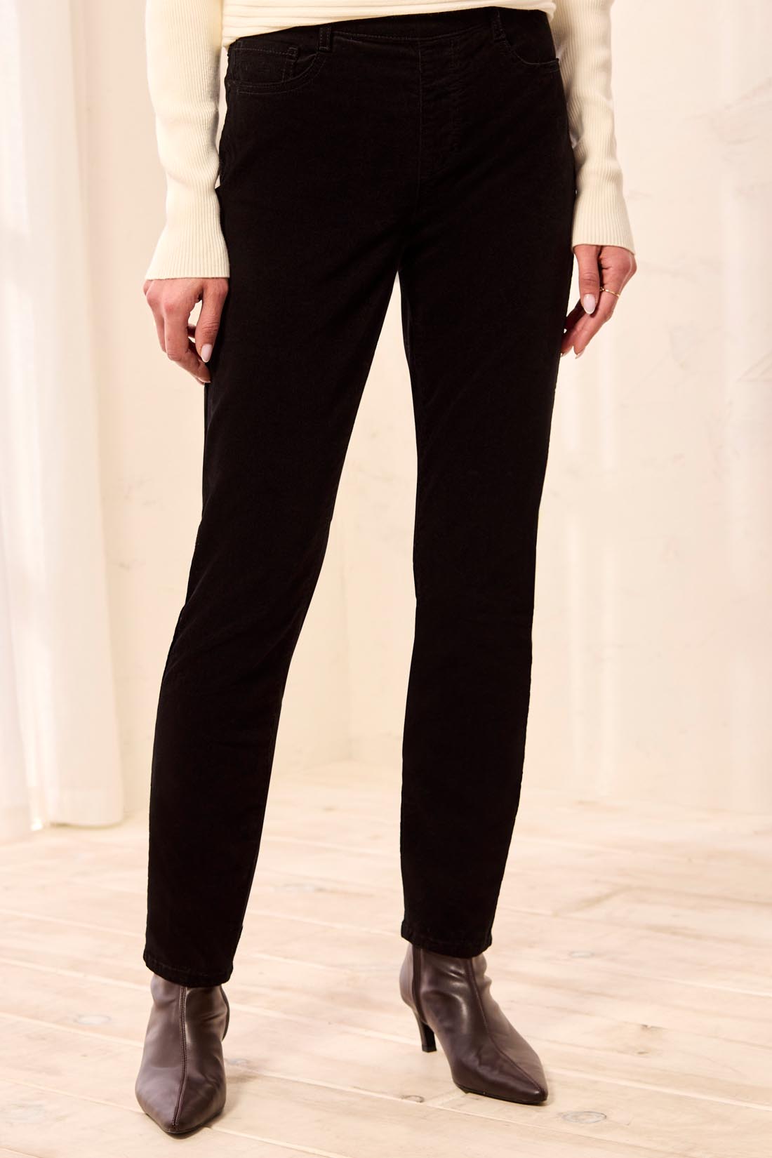 Pantalon noir droit à taille haute
