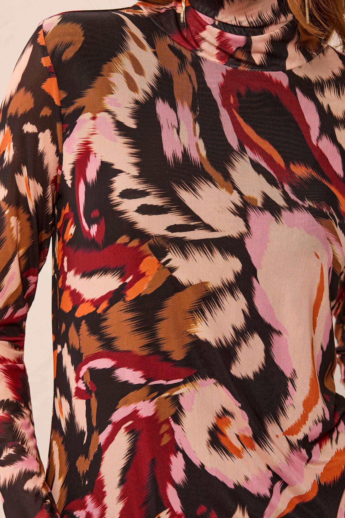 Pull à col roulé avec imprimé abstrait