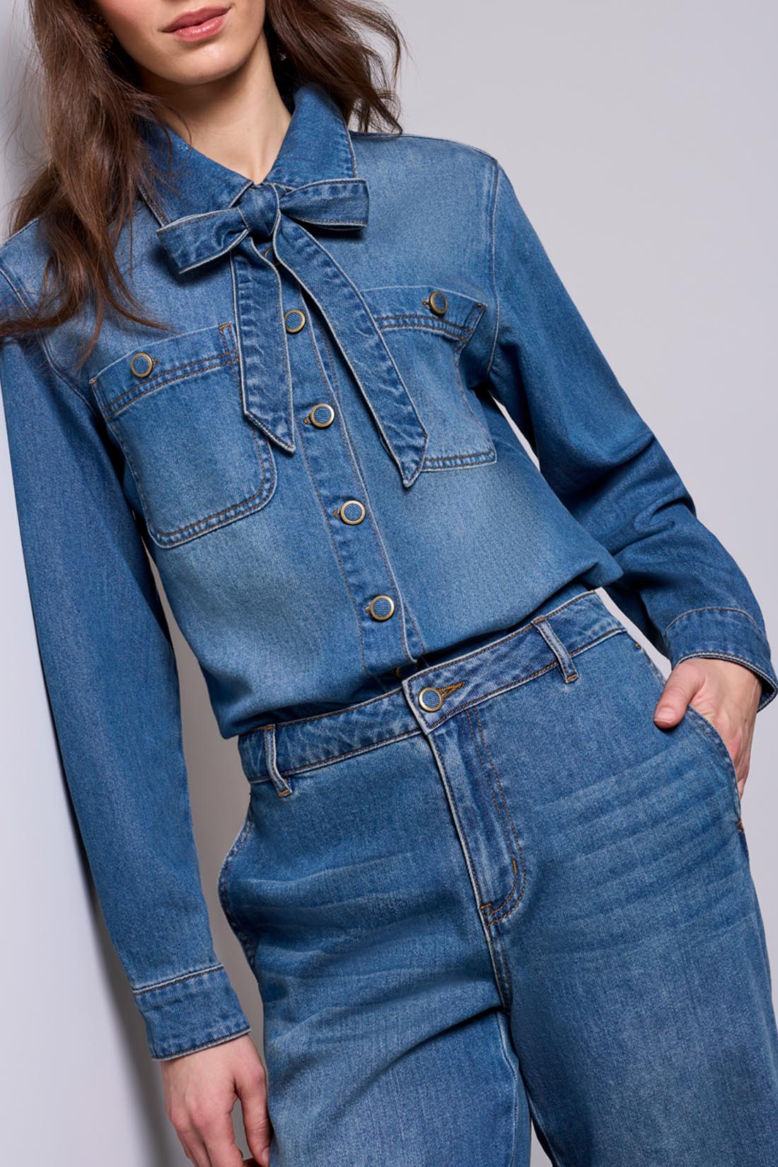 Chemise en denim avec boucle