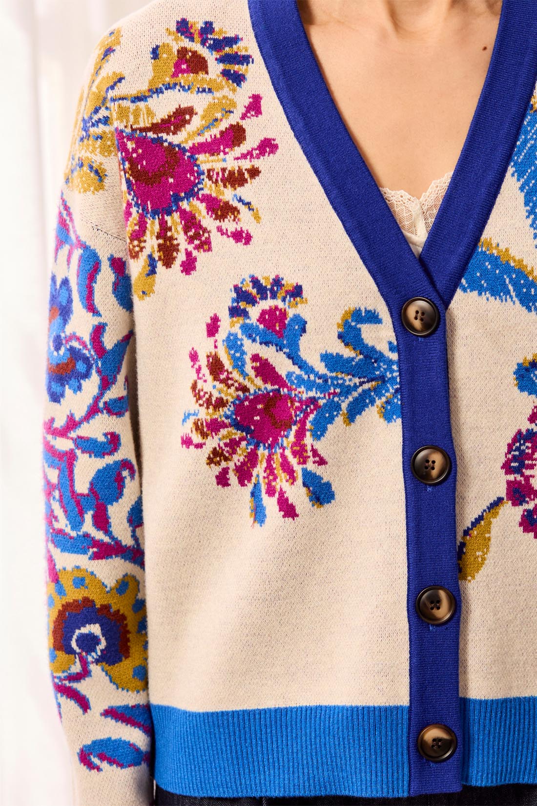 Cardigan floral baroque