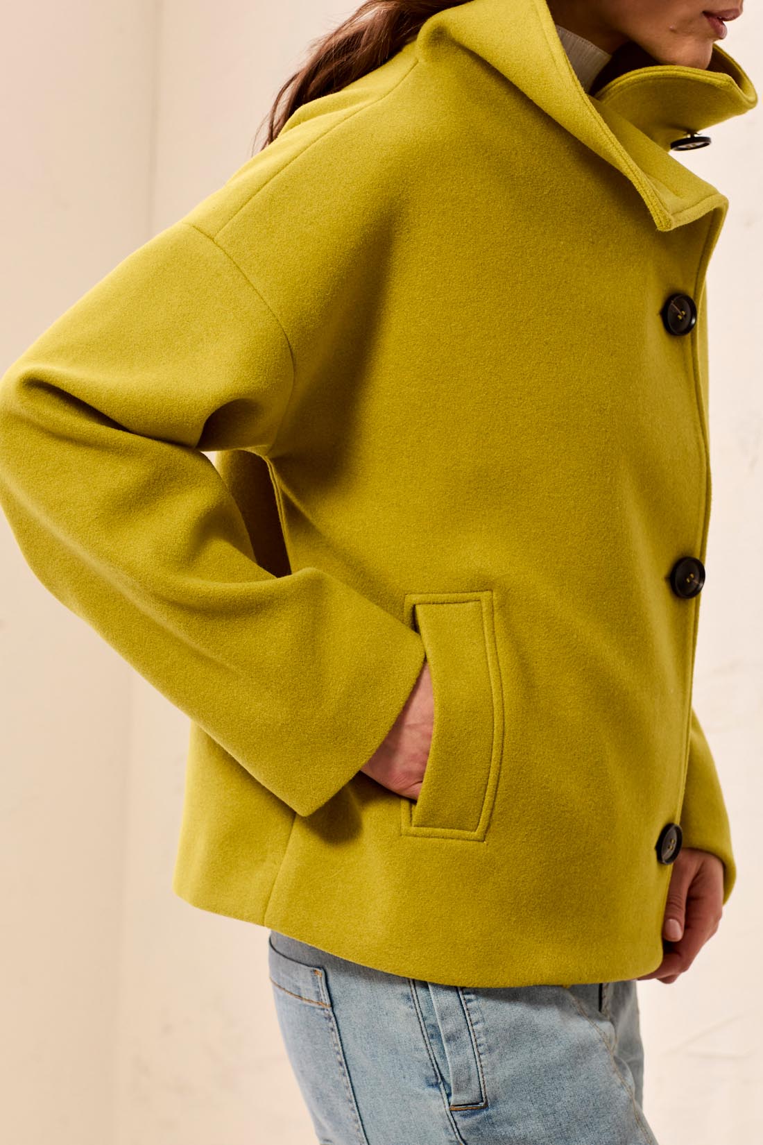 Veste courte en lainage chartreuse
