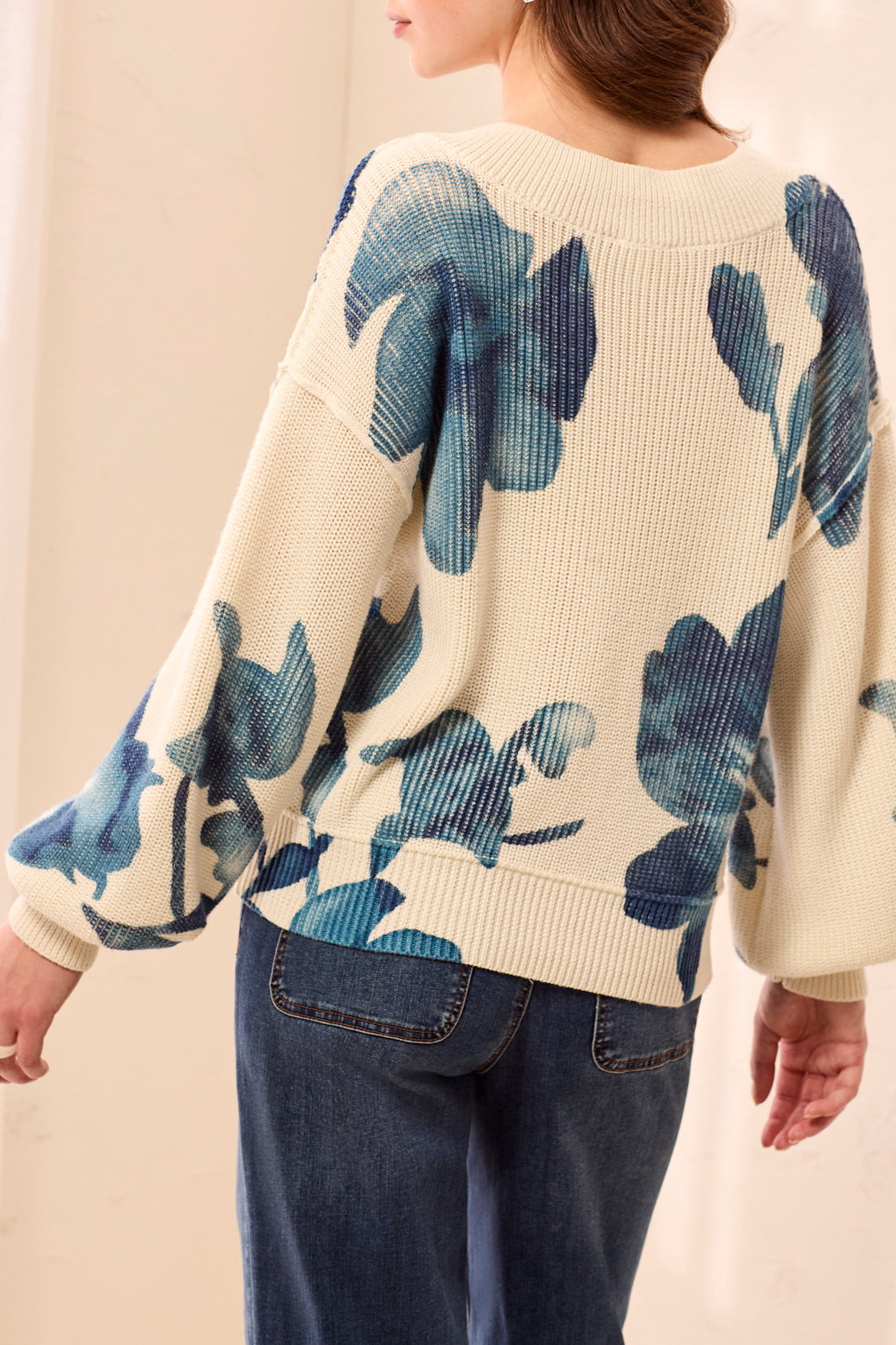 Pull floral aquarelle à manches bouffantes