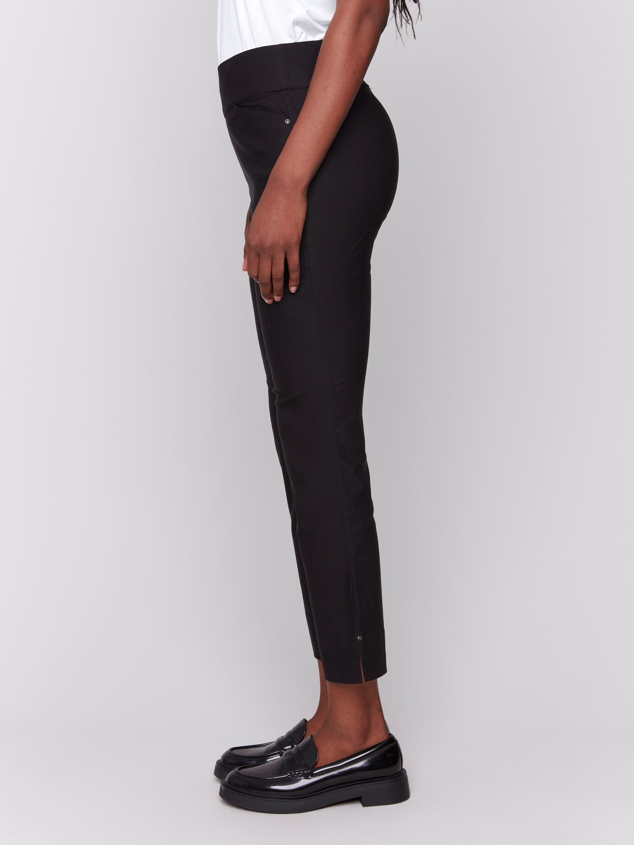 Pantalon noir à la cheville