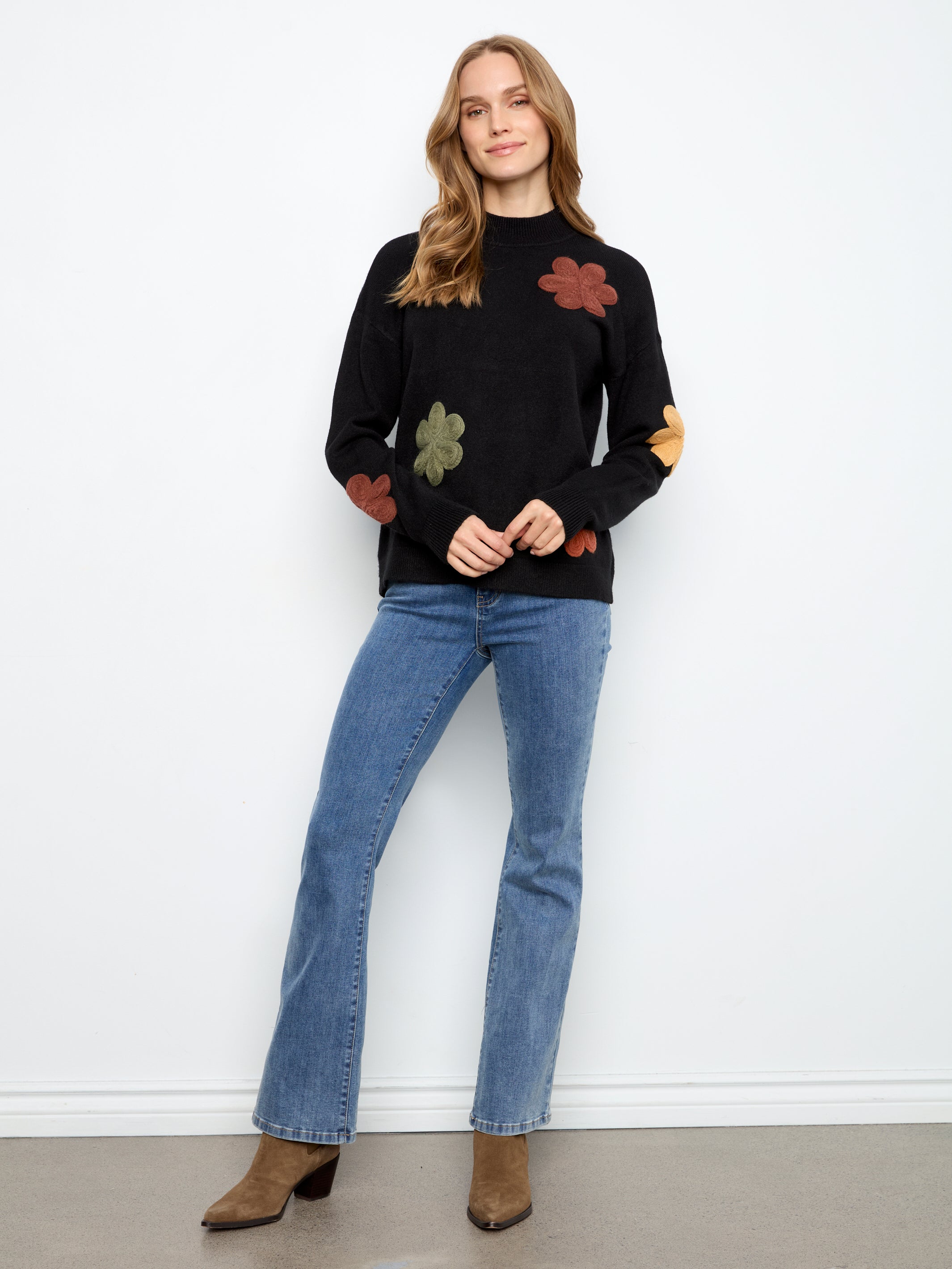 Chandail floral avec appliqué noir
