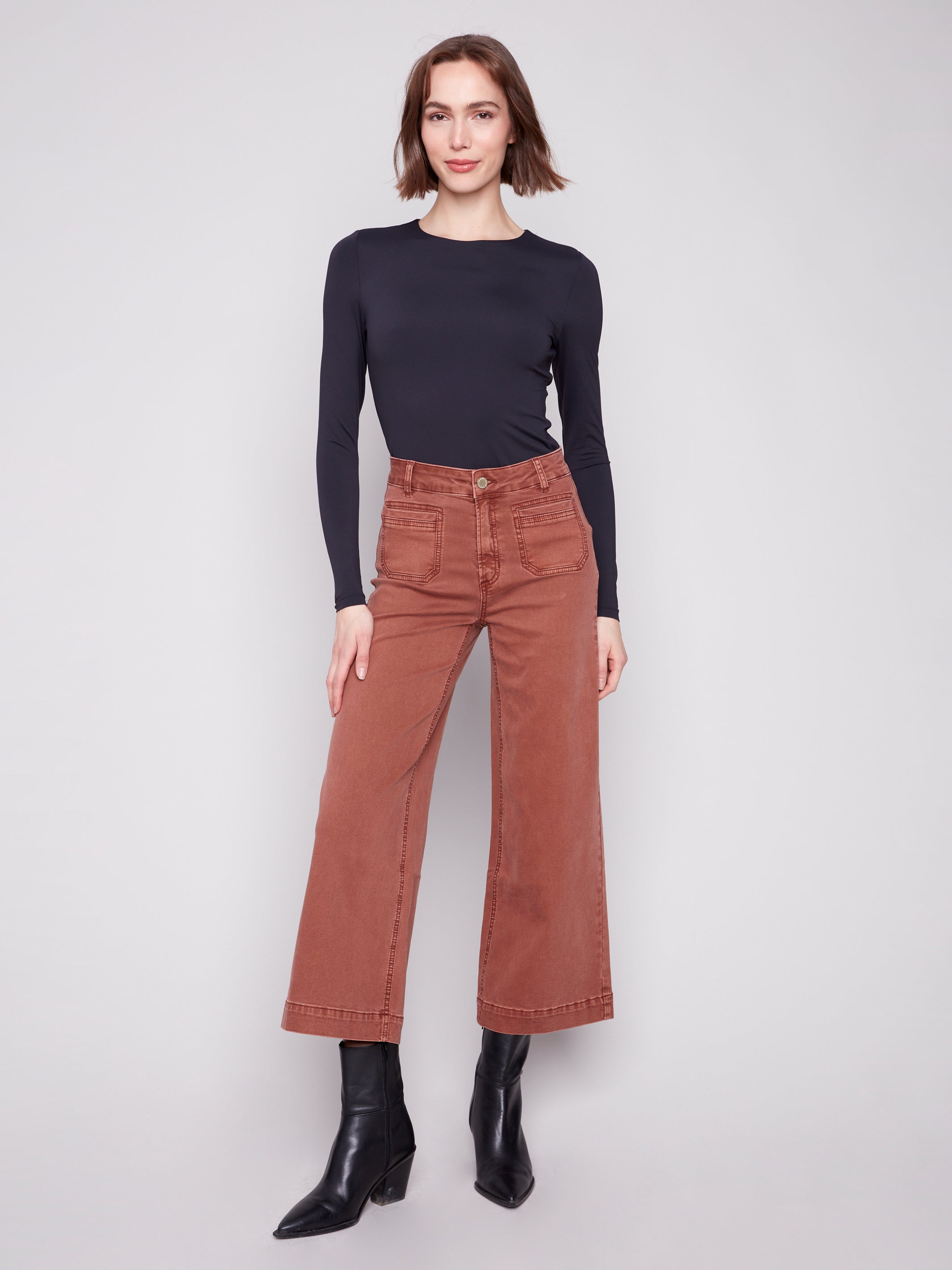 Pantalon à la cheville, jambes larges