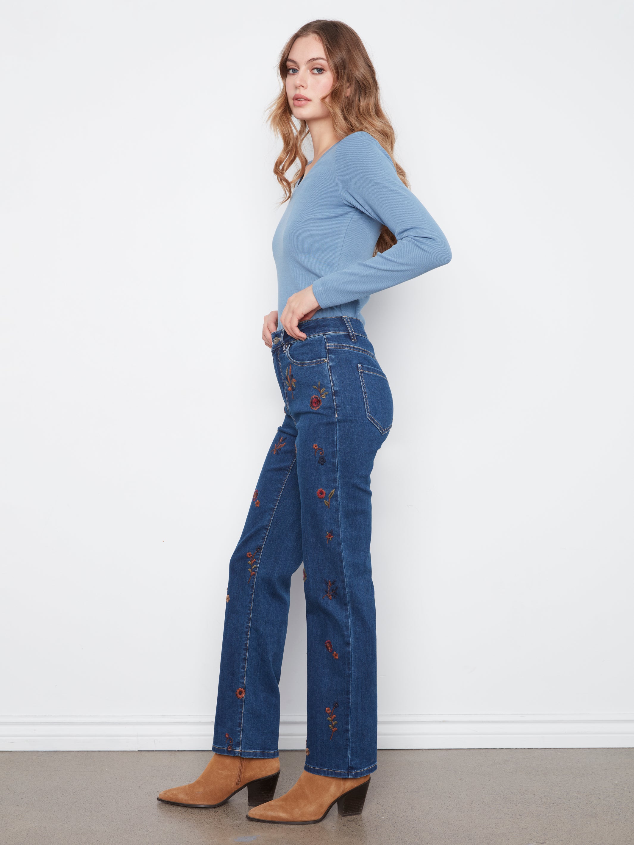 Jean brodé floral indigo