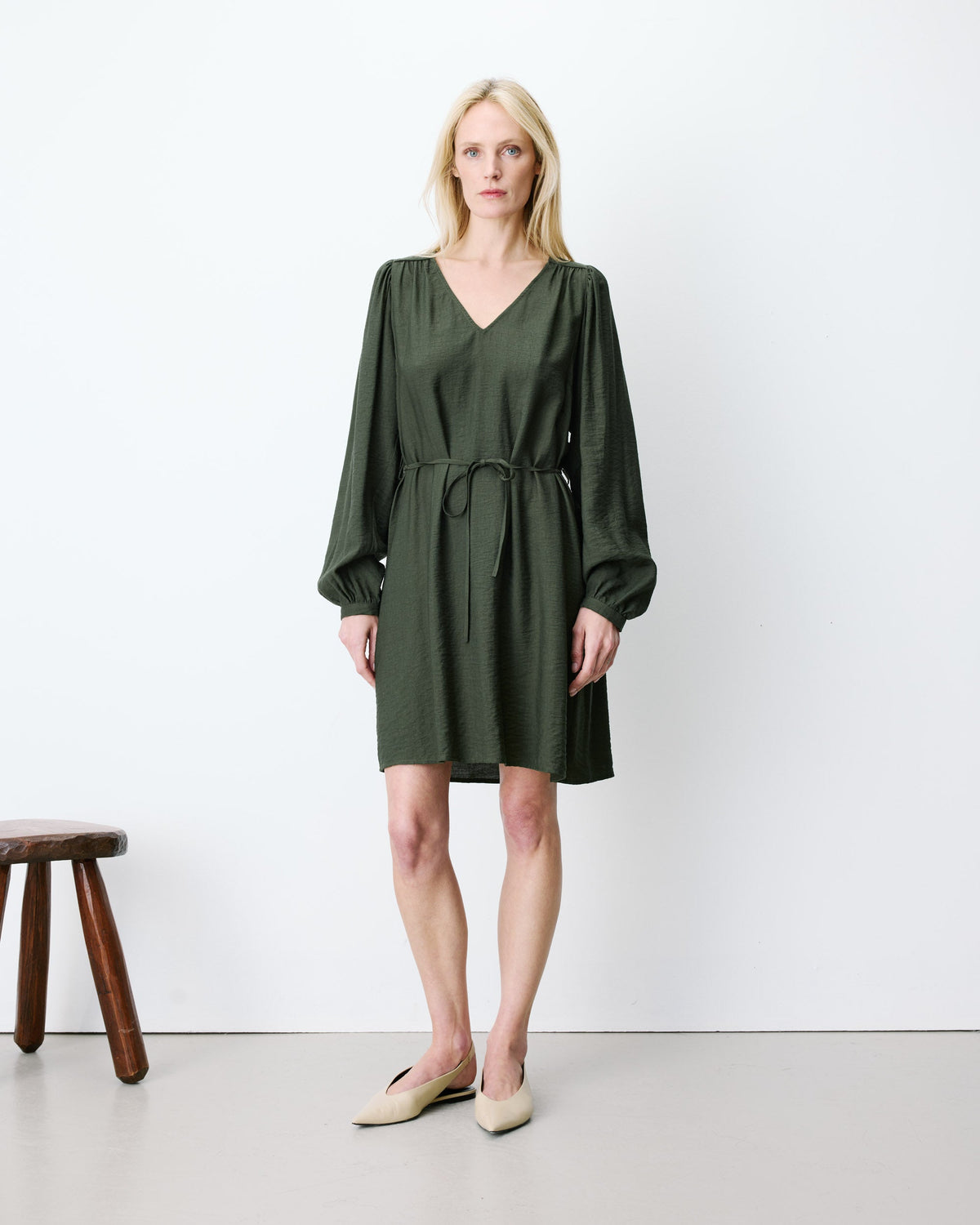 Robe kaki à encolure en V Alienor