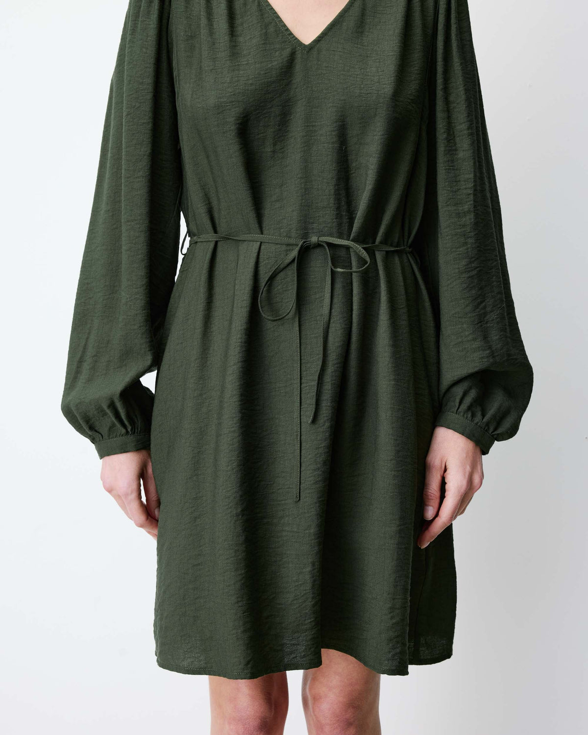 Robe kaki à encolure en V Alienor