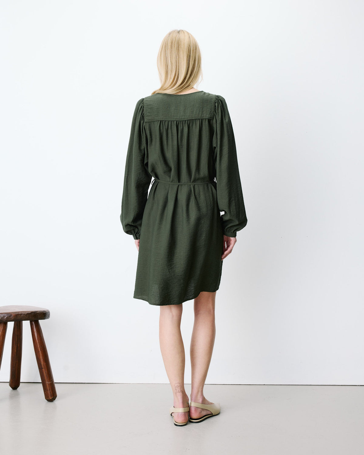 Robe kaki à encolure en V Alienor