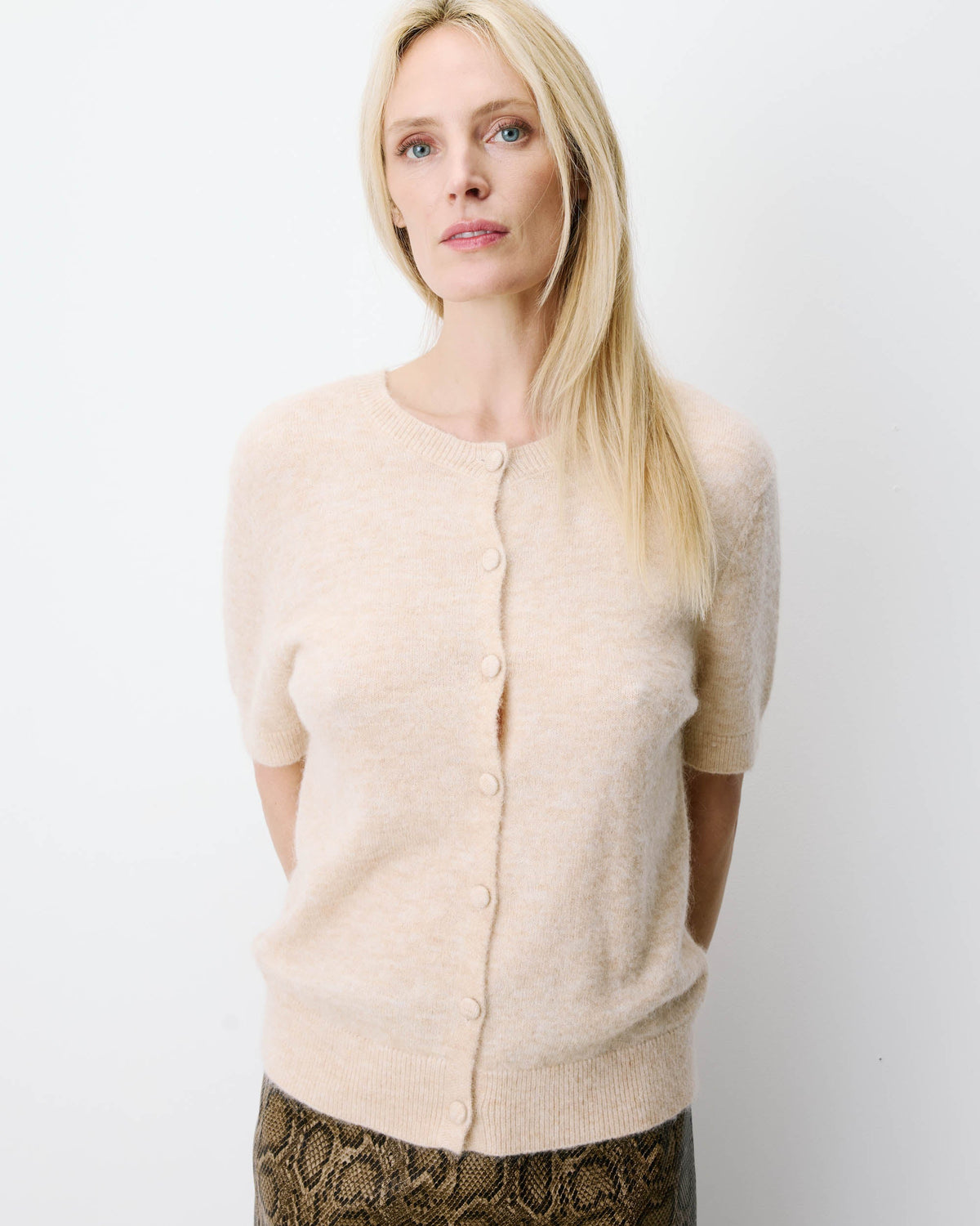 Cardigan beige à manches courtes Akarios
