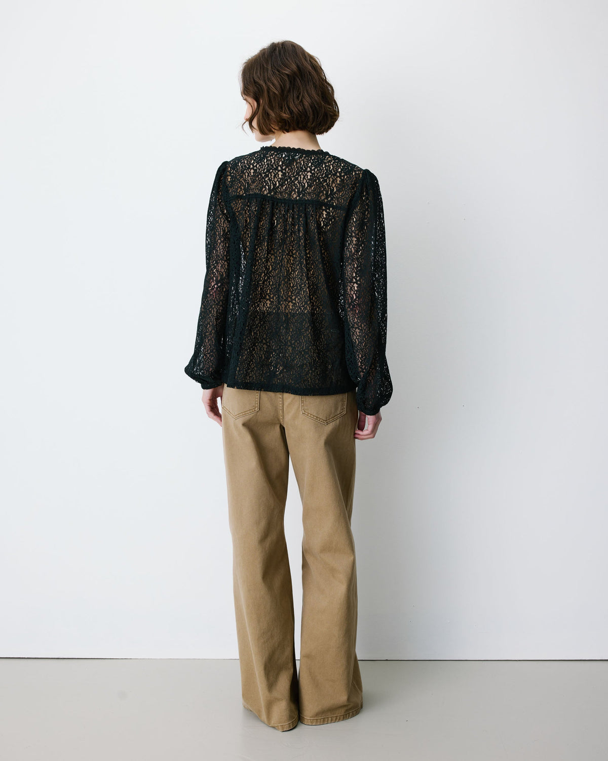 Blouse en dentelle Aurora en noir