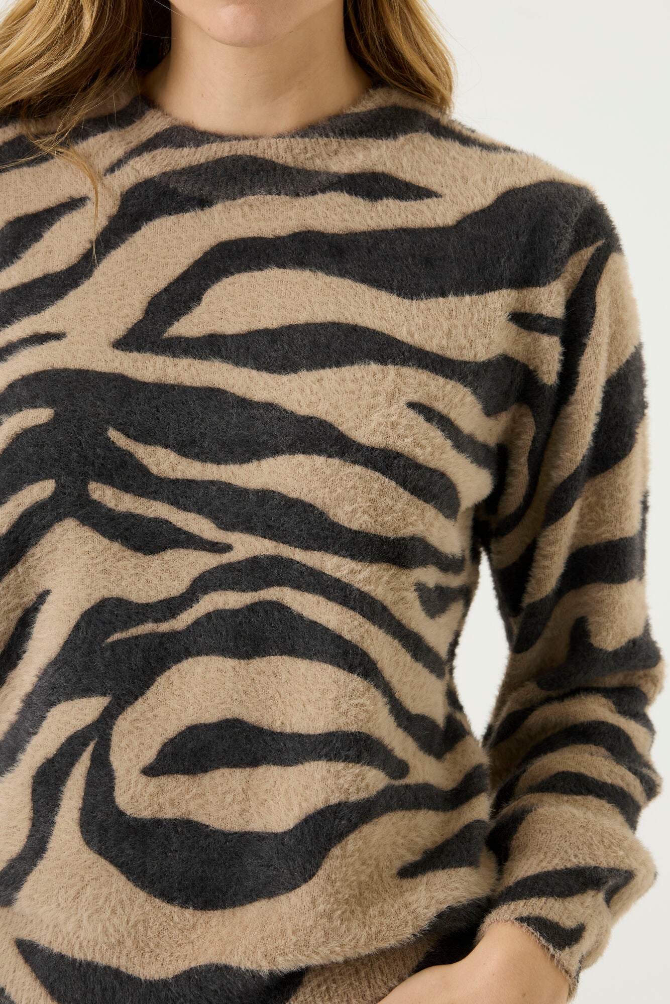 Pull à motif zébré