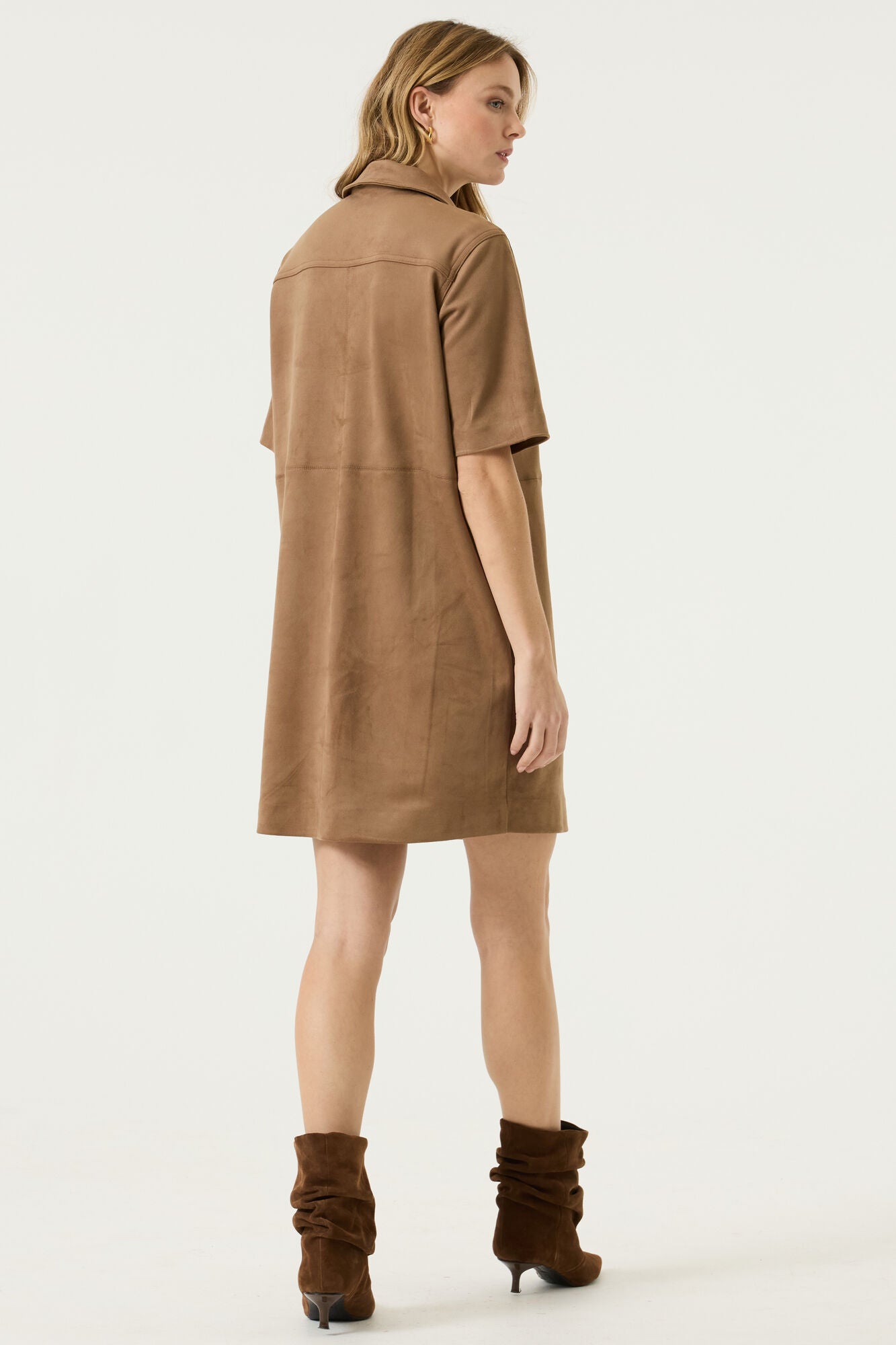 Robe chemise en suédine camel