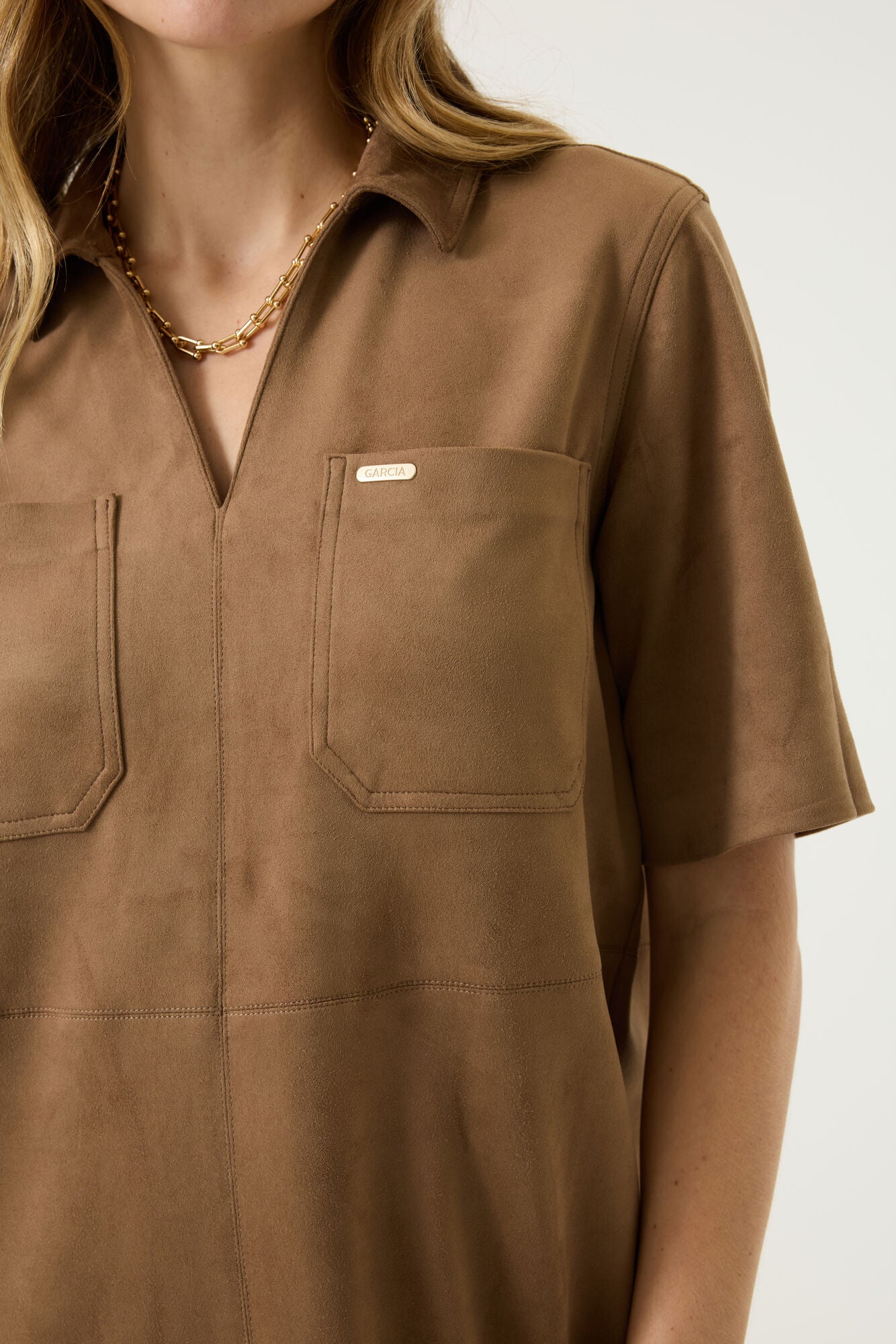 Robe chemise en suédine camel