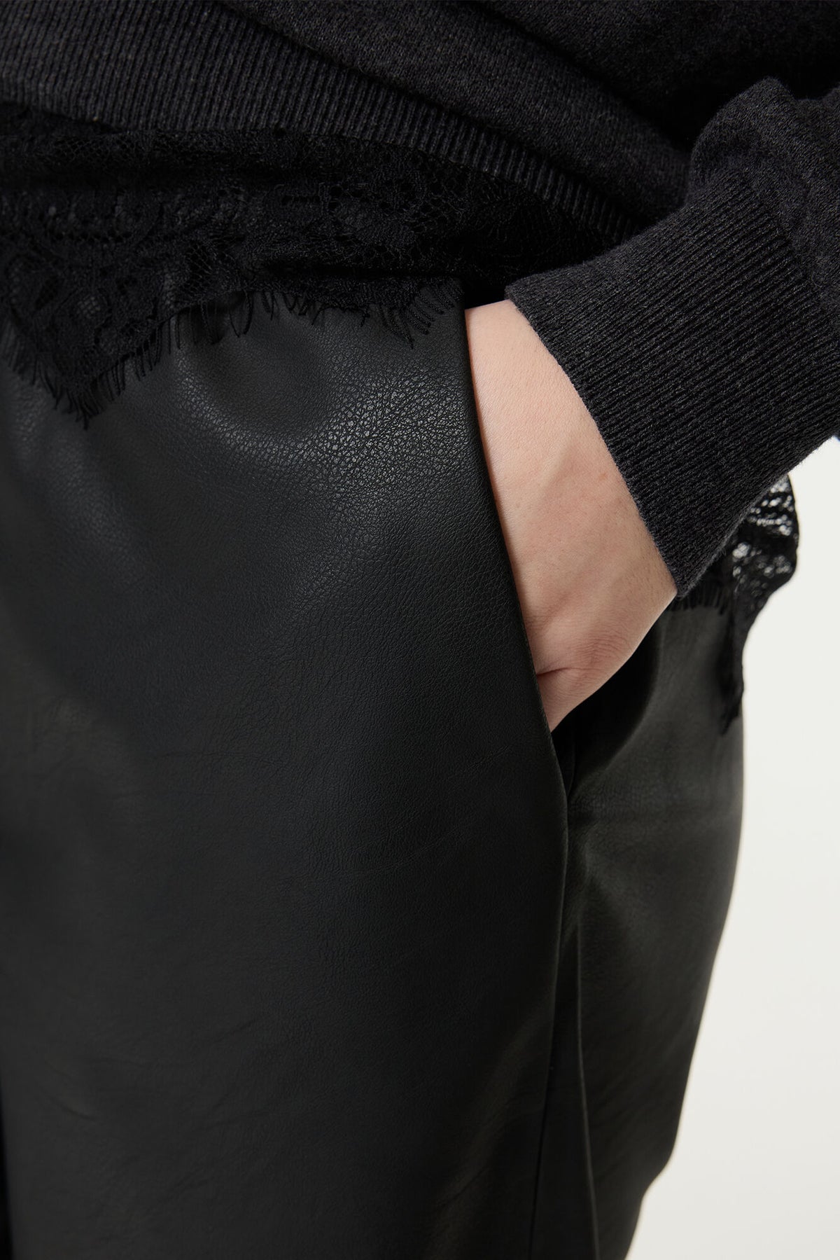 Pantacourt noir brillant
