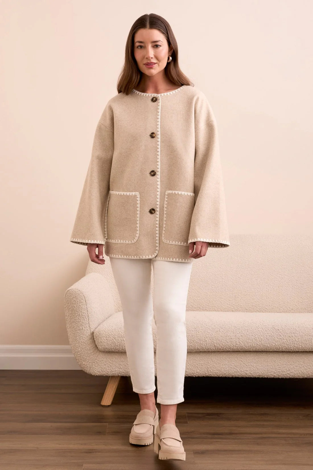 Manteau boutonné avec écharpe amovible