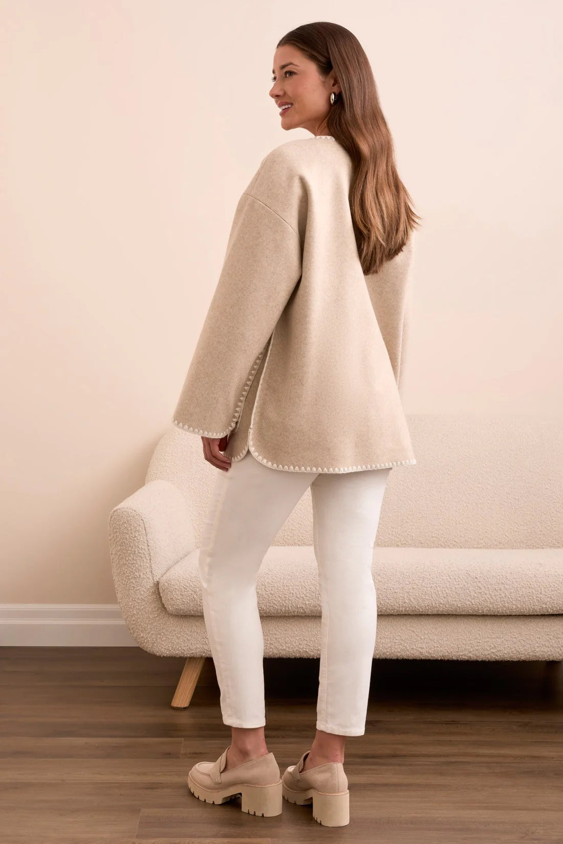 Manteau boutonné avec écharpe amovible